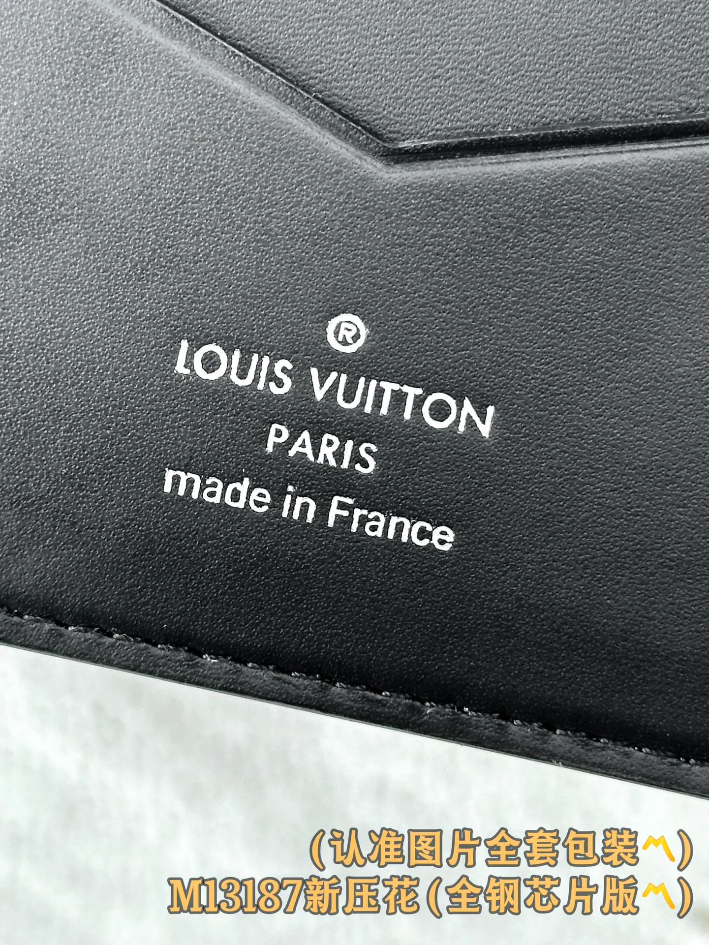 💰520 [Authentic grade] [Special grade MB all steel high elastic fabric] M14792 passport holder (〽️A grade all steel〽️) personalized customized version! Transcoding chip, passport envelope! This passport cover is made of Monogram Shadow embossed calfskin, adding style to your journey. In addition to protecting your passport, this practical accessory features 4 business card slots and a patch pocket for receipts, tickets or other items. Soft calfskin with Monogram embossed pattern makes the simple design more distinctive.  10 x 14 x 2.5 cm (length x height x width).