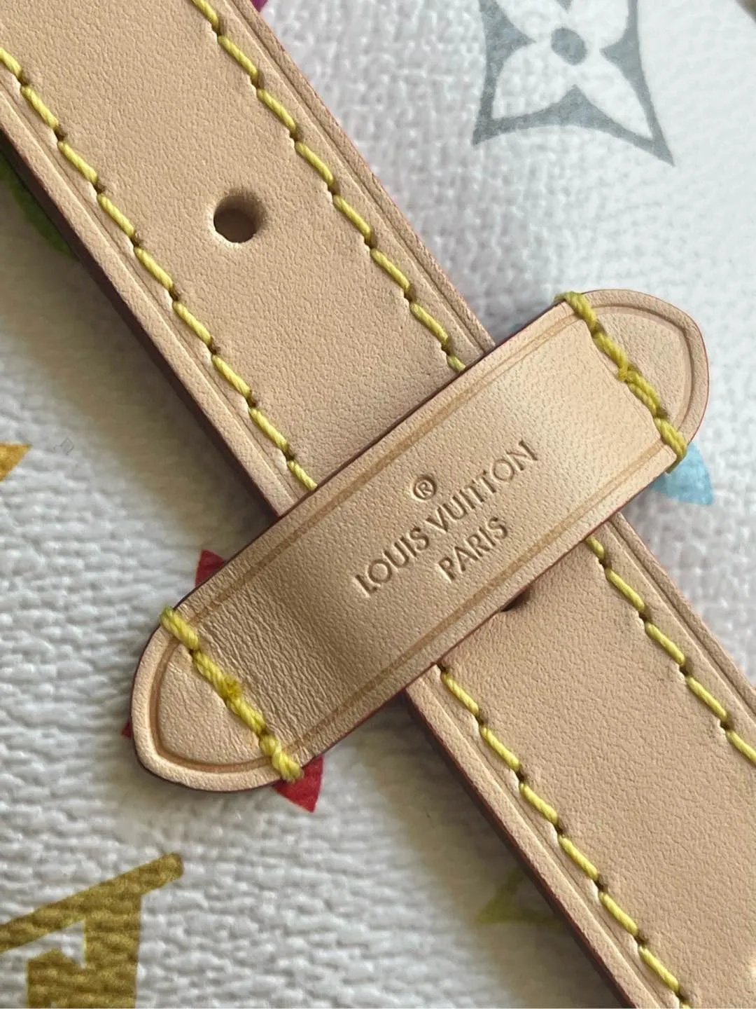 💰1100 Top Original Order M13661 This small CarryAll handbag comes from the Louis Vuitton Calf leather trim creates a figure-hugging fit, and a designer plaque details the elegant bow. Dimensions: 29 × 24 × 12 cm