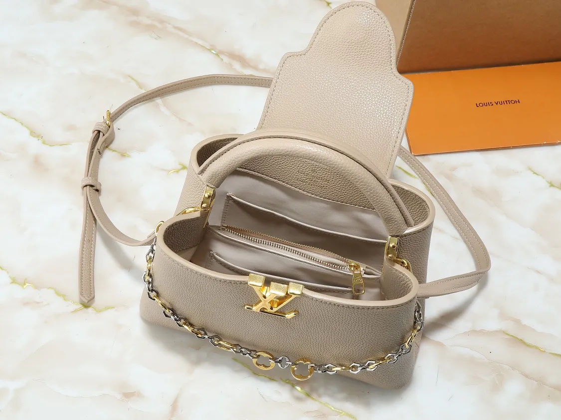💰400💰Guangzhou goods Upgraded from the original M12935 M12936 M12937 M12938 This Capucines BB handbag is made of flexible Taurillon cow leather, with jewelry-style double-plated chains and Monogram floral elements to highlight the identity of the Chain On You series. The flip cover can be placed on both the inside and outside. The ample structure and multiple inner pockets are convenient for storing daily necessities. The rounded LV letters add to the ingenious details. Dimensions: 27.0 x 17.3 x 9.0 cm (length x height x width)