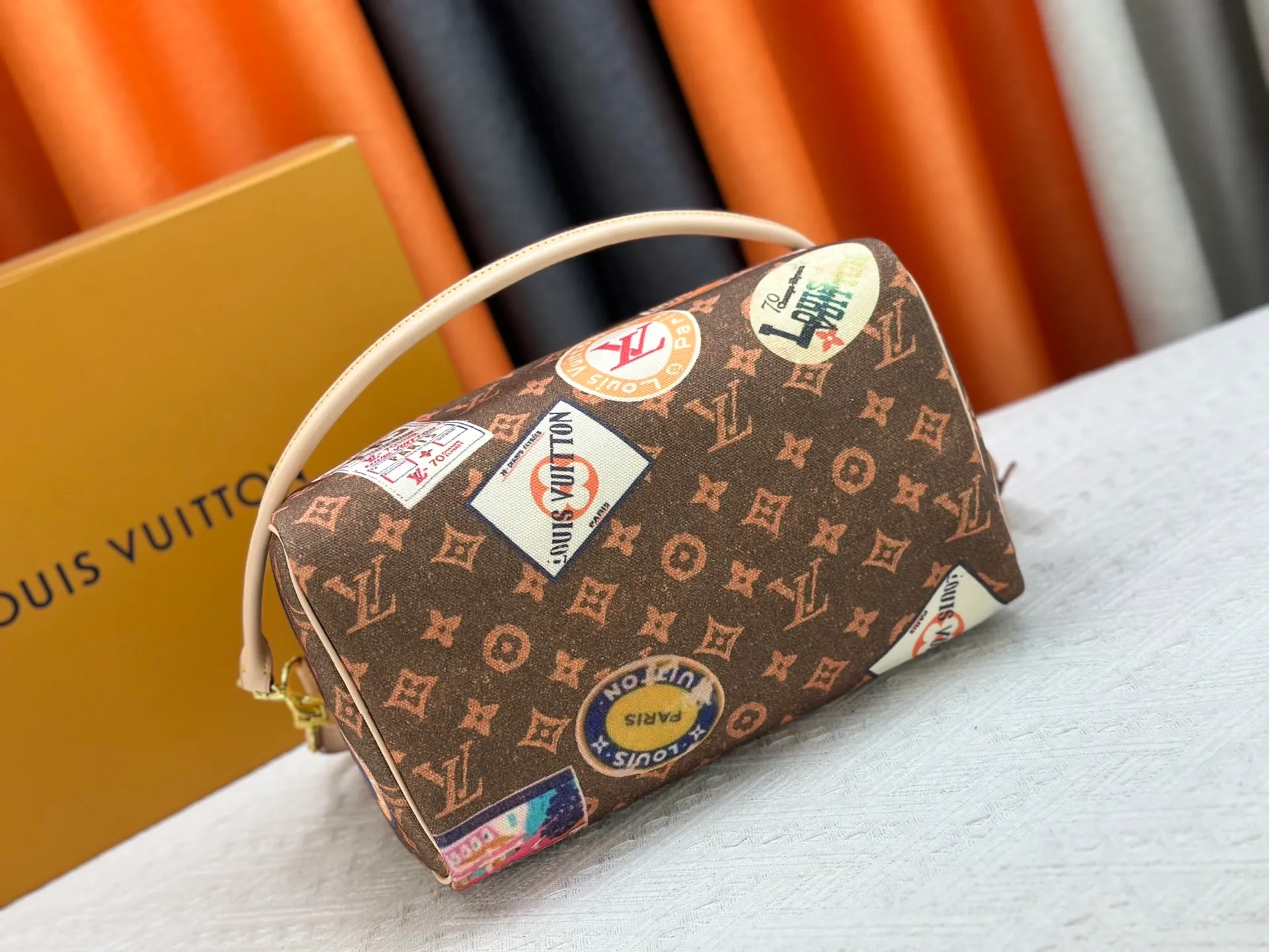 P280 Upgraded original M14587 M40391 M14736 This Sedy Soft 30 handbag interprets the Monogram Dune with retro touches, with aircraft-shaped decoration and collage effect label, paying tribute to the design of the Gaston Louis Vuitton collection series. The long handle makes it easy to carry on the shoulder, making it a great travel companion. 30.0 x 21.0 x 17.0 cm (L x H x W) • Coated canvas • Cow leather trim • Metal hardware • Double zipper closure • Internal zippered pocket • Key holder • Patch name tag • Airplane style decoration • Holds 9" tablet, 6.7" smart phone, Ziy long wallet, keys, tissues, and sun • Shoulder strap: removable, non-adjustable • Strap half length: 24.0 cm • Handle: Double handle.