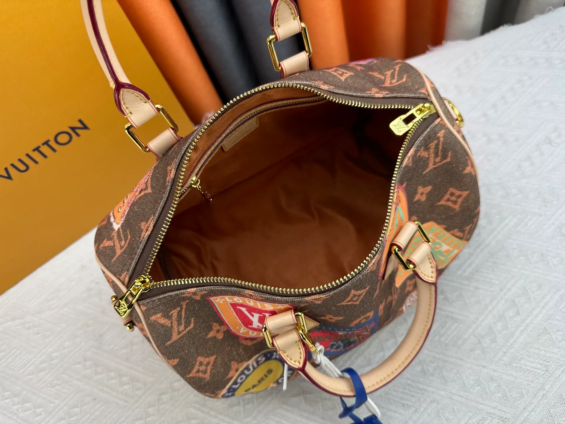 P280 Upgraded original M14587 M40391 M14736 This Sedy Soft 30 handbag interprets the Monogram Dune with retro touches, with aircraft-shaped decoration and collage effect label, paying tribute to the design of the Gaston Louis Vuitton collection series. The long handle makes it easy to carry on the shoulder, making it a great travel companion. 30.0 x 21.0 x 17.0 cm (L x H x W) • Coated canvas • Cow leather trim • Metal hardware • Double zipper closure • Internal zippered pocket • Key holder • Patch name tag • Airplane style decoration • Holds 9" tablet, 6.7" smart phone, Ziy long wallet, keys, tissues, and sun • Shoulder strap: removable, non-adjustable • Strap half length: 24.0 cm • Handle: Double handle.