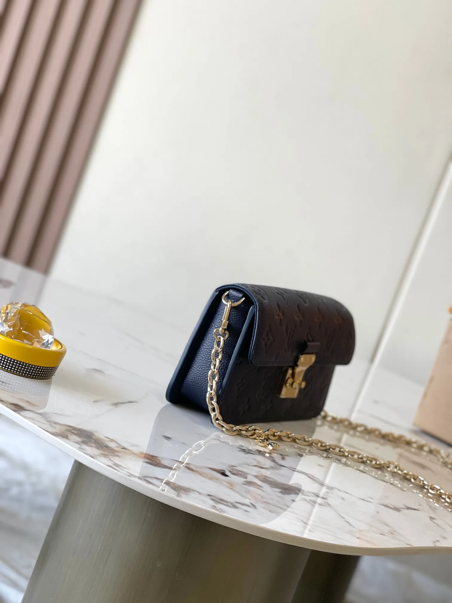 💰2600 [Special grade MB chip version original leather] Wallet On Chain Metis handbag is made of grained Monogram Empreinte leather, model: M82671 blue dynamic chip version Material: A-grade all-steel hardware, imported original fabric Packaging: full set of original duty-free MB packaging Size: 19*11*5.5C