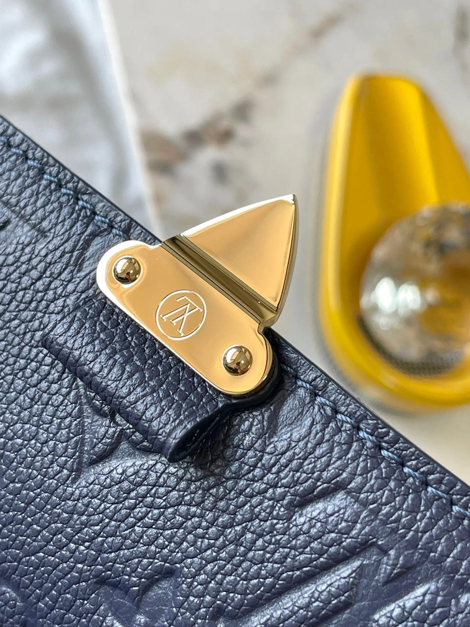 💰2600 [Special grade MB chip version original leather] Wallet On Chain Metis handbag is made of grained Monogram Empreinte leather, model: M82671 blue dynamic chip version Material: A-grade all-steel hardware, imported original fabric Packaging: full set of original duty-free MB packaging Size: 19*11*5.5C