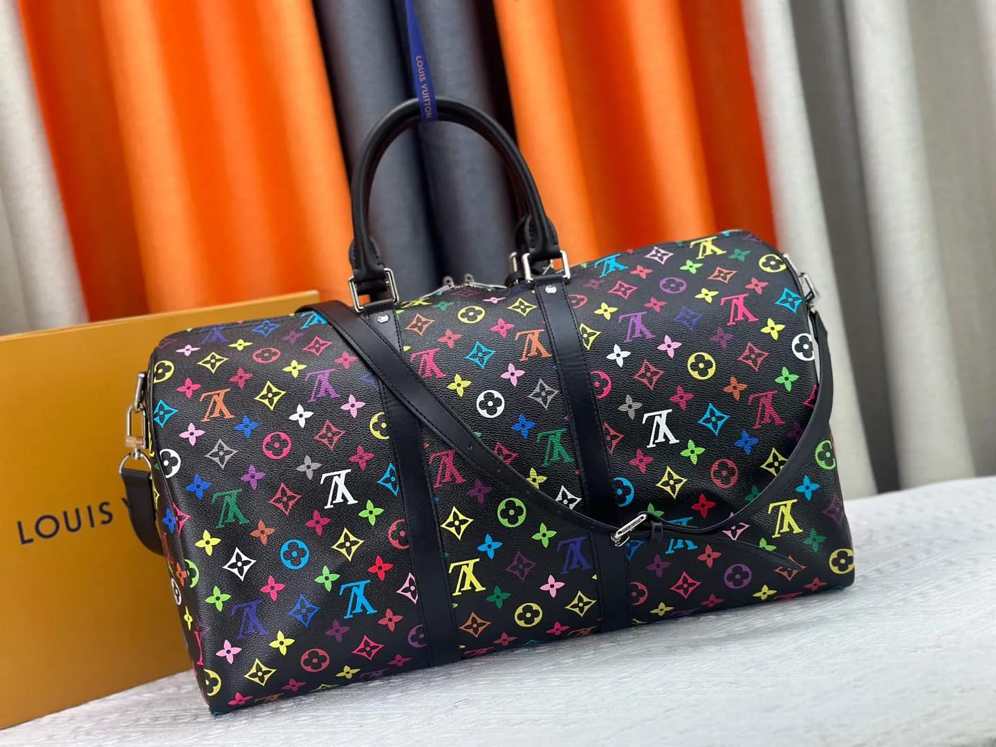 P380 new arrival M13745 black color transcoding chip 33 color series LV2025 spring and summer and Takashi Murakami joint model Fashion is a cycle to celebrate the 20th anniversary of the joint name Size: 50.0X29.0X23.0cm