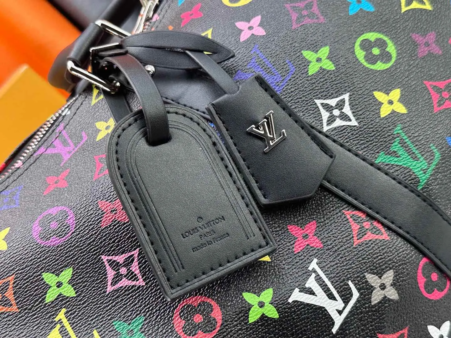 P380 new arrival M13745 black color transcoding chip 33 color series LV2025 spring and summer and Takashi Murakami joint model Fashion is a cycle to celebrate the 20th anniversary of the joint name Size: 50.0X29.0X23.0cm
