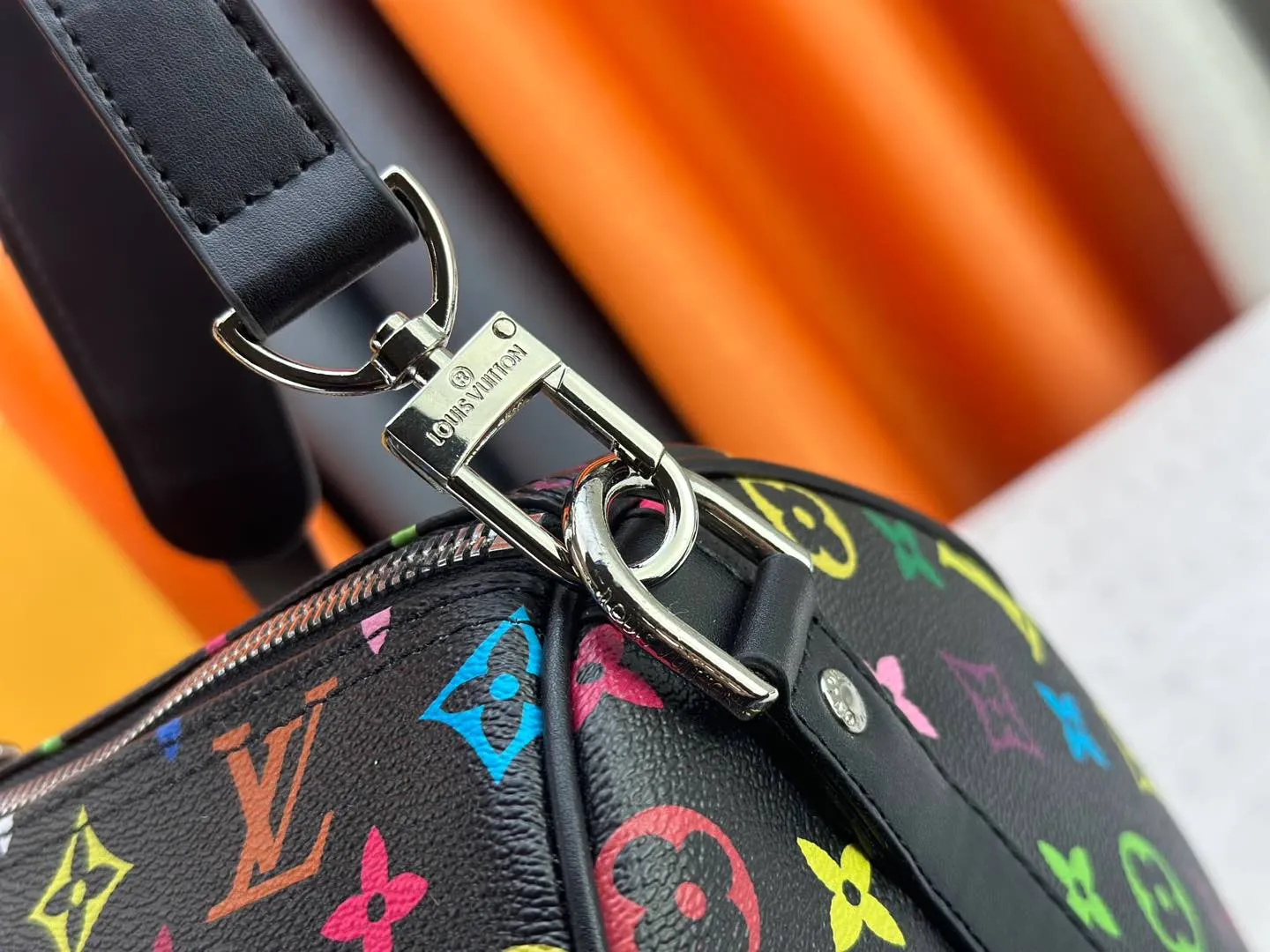 P380 new arrival M13745 black color transcoding chip 33 color series LV2025 spring and summer and Takashi Murakami joint model Fashion is a cycle to celebrate the 20th anniversary of the joint name Size: 50.0X29.0X23.0cm