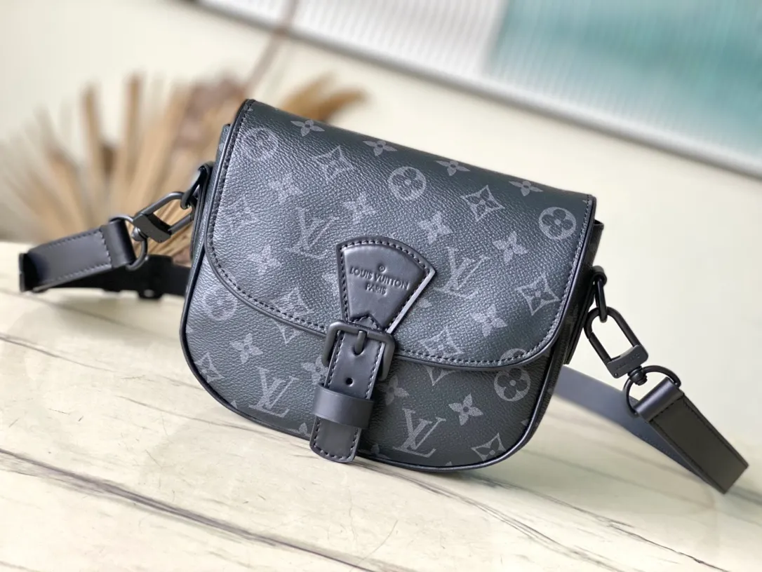 💰820 Top Original Order M47060 Black Flower This Montsouris Jm small messenger bag is made of Monogram Macassar coated canvas to create ample space, making it a perfect choice for daily travel. The retro structure and leather shoulder strap make it easy to wear in formal occasions. Dimensions: 20 × 17 × 7 cm