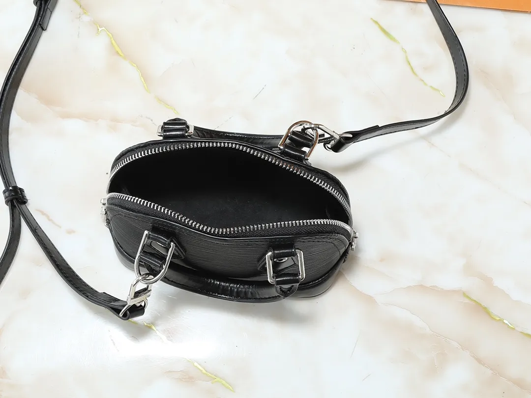 💰220💰Upgraded original M81945 M82411 M82717 This Nano Alma handbag is a pocket-sized version of Louis Vuitton's classic Alma handbag, this time made of iconic Epi grain leather. The compact design has ample space to easily store smartphones, keys, card holders, travel fragrances and other travel essentials. The handles and removable and adjustable shoulder strap allow for a variety of carrying options. Dimensions: 18 x 12 x 8 cm (length x height x width)