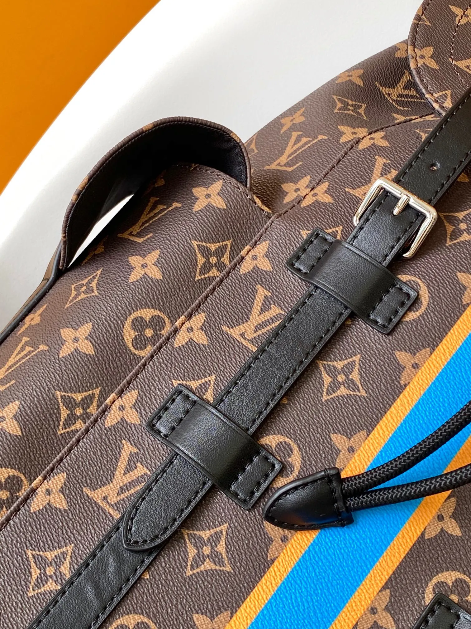 💰1140 Top original single 163c01 chip] Presbyopic silk screen M14676 blue N00163 Top original single N40769 M43735 Presbyopic N41379 Black grid M45419 Black and gray multifunctional Christopher small backpack uses Monogram canvas to interpret the rugged and simple spirit of a hiking bag. Its unique style is suitable for both work and entertainment, highlighting a high-quality lifestyle. 41 x 47 x 13 cm (length x height x width)