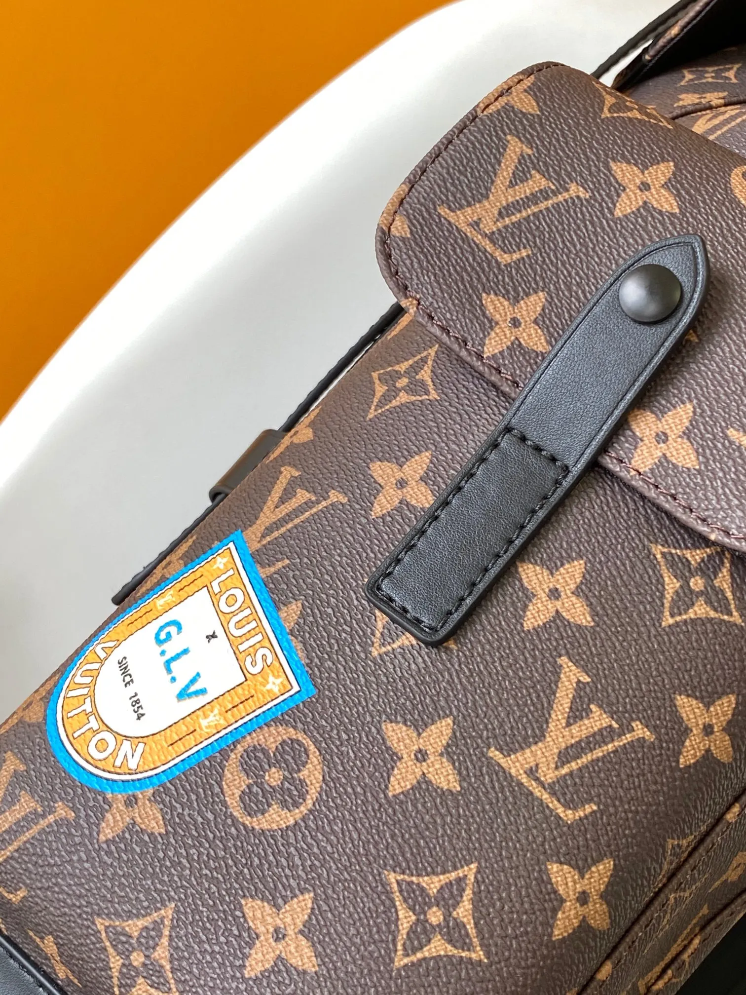 💰1140 Top original single 163c01 chip] Presbyopic silk screen M14676 blue N00163 Top original single N40769 M43735 Presbyopic N41379 Black grid M45419 Black and gray multifunctional Christopher small backpack uses Monogram canvas to interpret the rugged and simple spirit of a hiking bag. Its unique style is suitable for both work and entertainment, highlighting a high-quality lifestyle. 41 x 47 x 13 cm (length x height x width)
