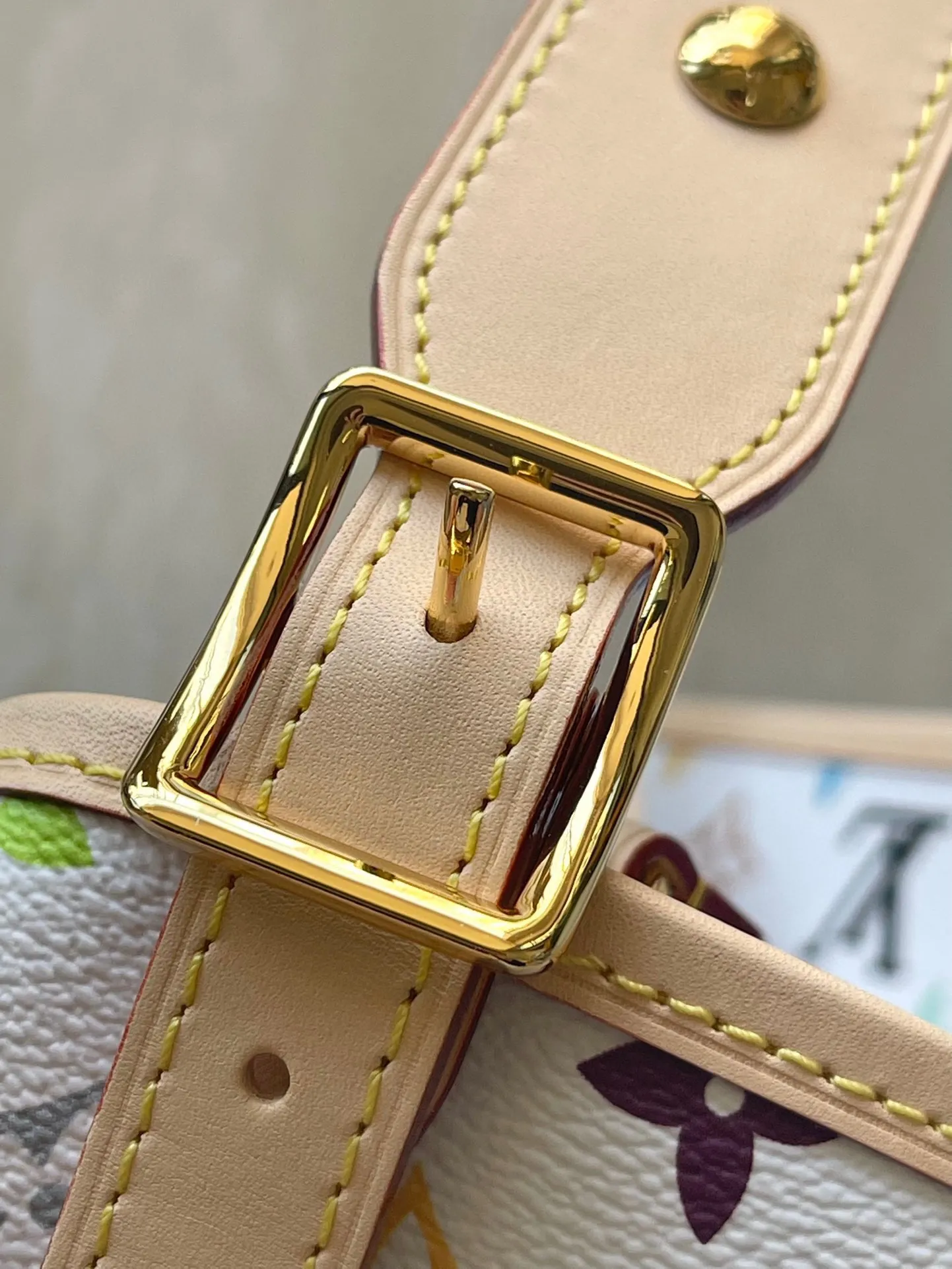 💰1260 (Steel Hardware) Top Original Order M13661 This small CarryAll handbag comes from the Louis Vuitton Calf leather trim creates a figure-hugging fit, and a designer plaque details the elegant bow. Dimensions: 29 × 24 × 12 cm