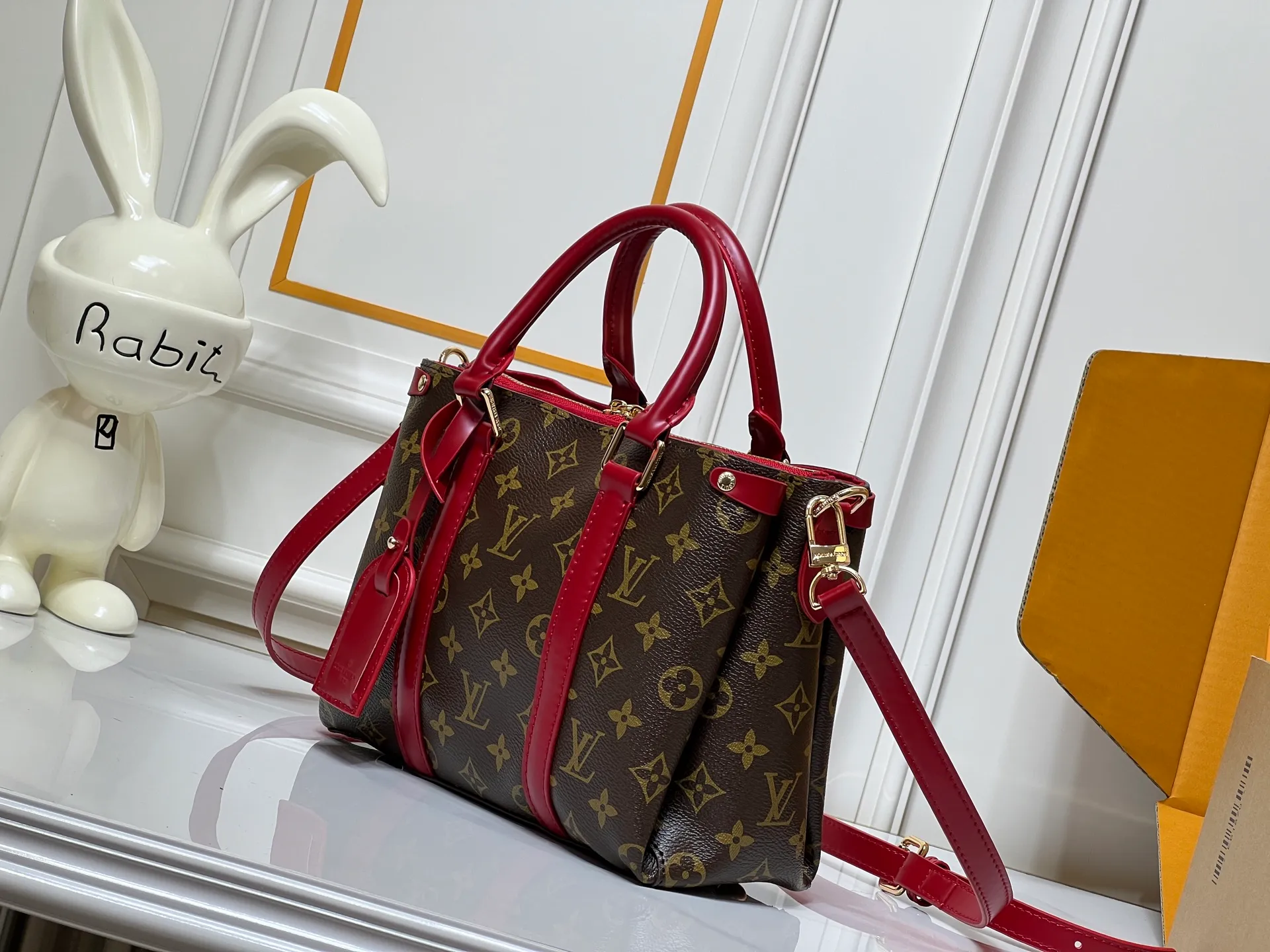 Batch 280💰Small size Upgraded original model Newly arrived OPEN HANDBAG handbag M44816 M44815 M44818 Black Pink Red Presbyopia Open Handbag Made of selected Monogram canvas, embellished with classic details, including side branches and two-sided textured leather trim, gold rivets and nails classic leather luggage tags, top handles and detachable and adjustable length shoulder straps. Large 35x24x15, small 29.0×19.0×10.0cm