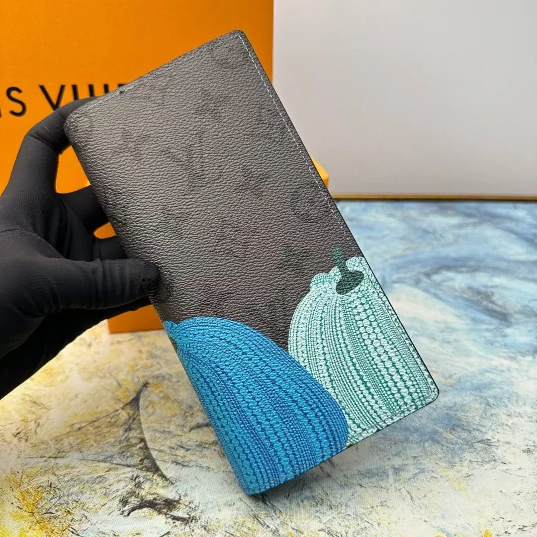 P140 M62665 This practical LV x YK Slender wallet gives the new Louis Vuitton x Yayoi Kusama joint series a dazzling new look. The style is sewn with Monogram Eclipse Reverse canvas and printed with pumpkin patterns that are common in the works of Japanese art pioneer Yayoi Kusama, using bright colors to symbolize the warmth and optimism these works symbolize. The classic wallet is reinterpreted as a work of art, making it the perfect gift for art lovers. Monogram Eclipse Reverse coated canvas with colorful pumpkin pattern cowhide trim and LV x YK logo on the interior 16 business card slots ID card or business card slot Large zippered compartment for coins 4 inner compartments for banknotes and receipts Organ style banknote compartment 10 x 19 x 2 cm (length x height x width)