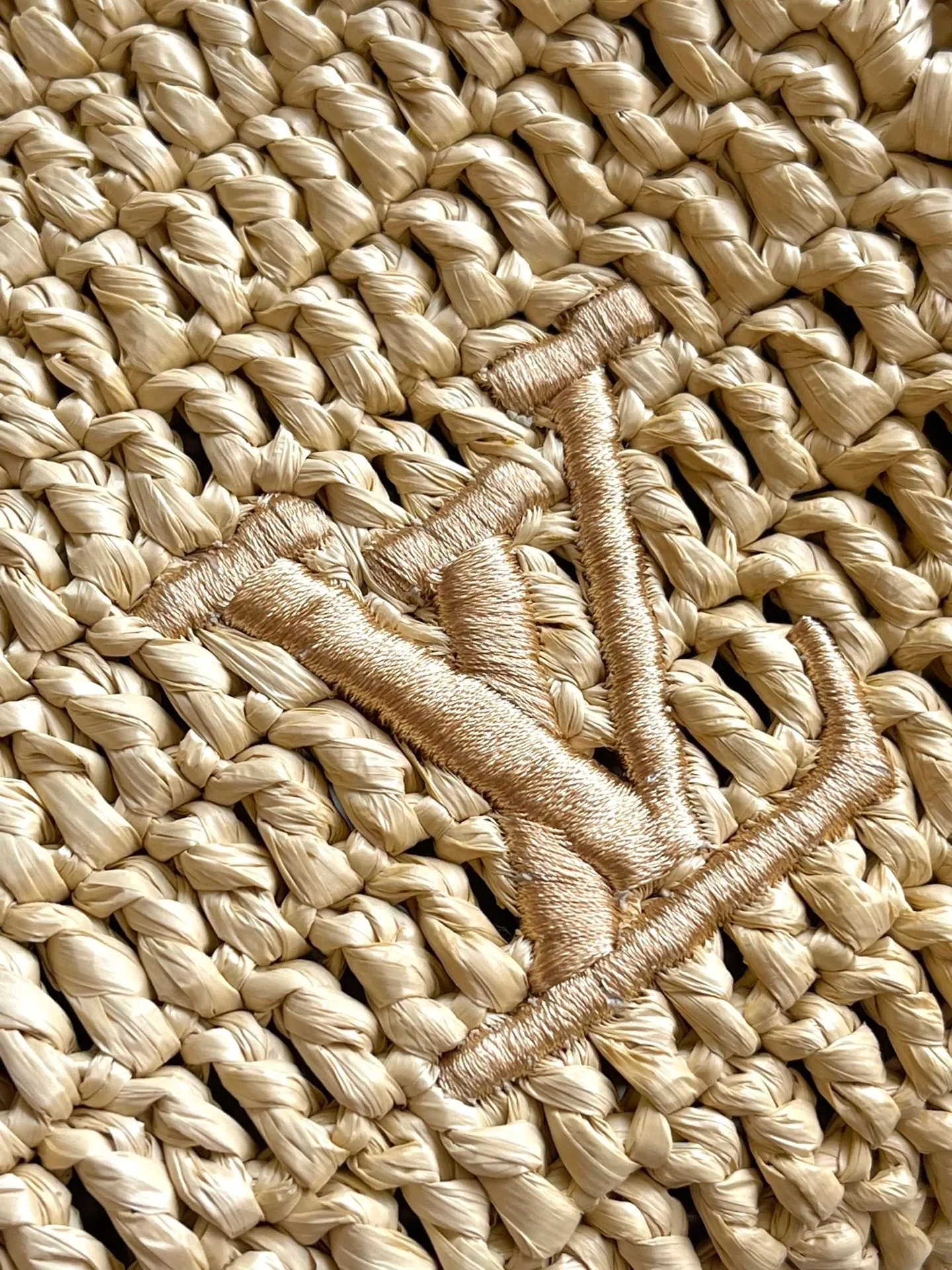 💰1480 Top original order M14457 This Speedy 30 Bandouliere handbag is made of raffia, using exquisite craftsmanship to give each finished product a unique style, and then uses distressed cow leather to add a retro charm. The LV lettering is embroidered in a corner of the front, and the top handle and detachable and adjustable shoulder strap allow for flexible carrying. Dimensions: 34 × 22 × 19 cm