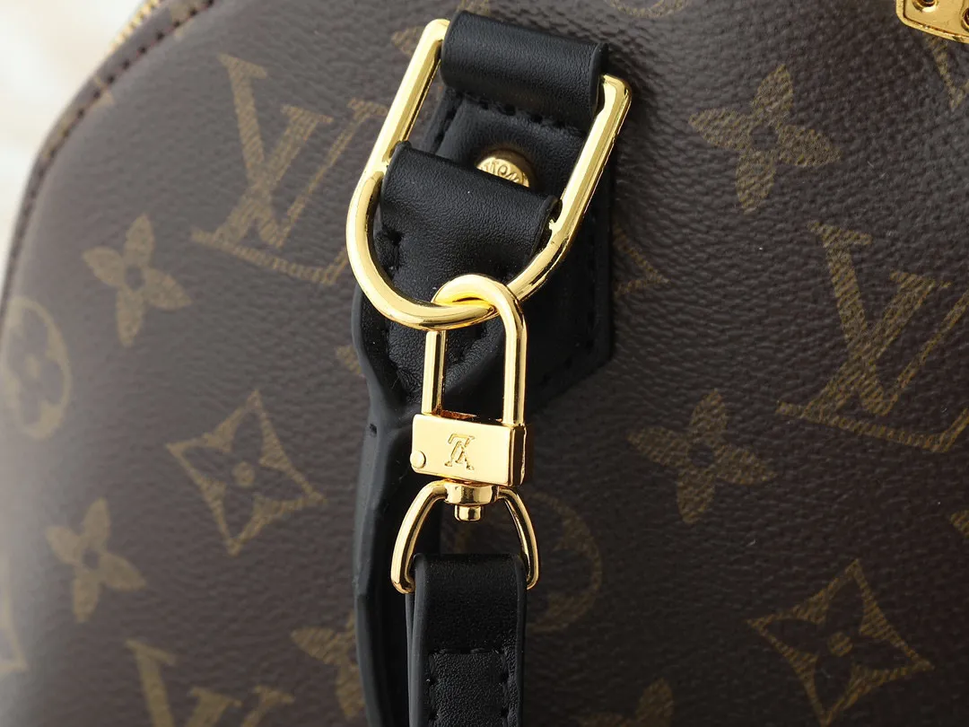 Batch 280💰Upgraded from the original M53153 M53152 Louis Vuitton's iconic handbag, one of the most structured and structured. Its prototype is a piece designed by Gaston Vuitton and named after the Alma Bridge, which connects two adjacent fashionable districts in Paris. Signature Monogram canvas gives it a classic feel. Dimensions: 25 x 19 x 12 (length x height x width)
