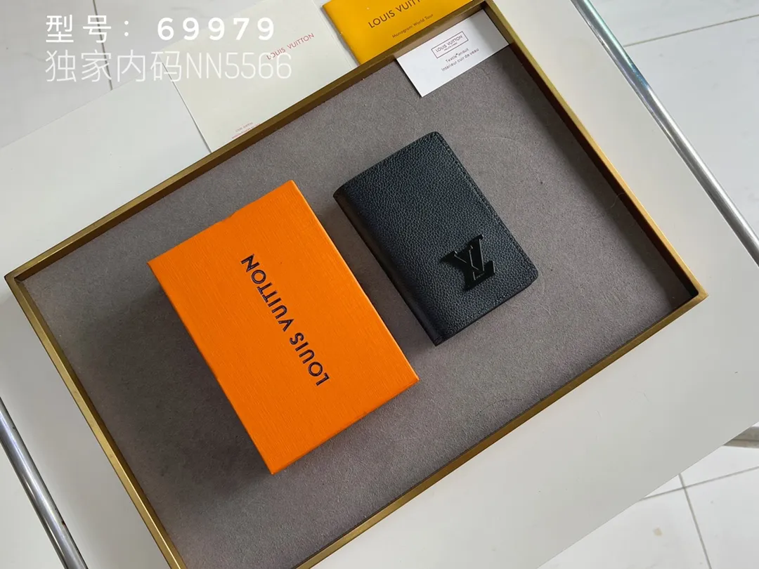 💰110 Top Original 💎Aerogram full leather pebbled pocket clip, can store cards, can be stored in handbags and clothing pockets, metal LV letter mark, highlighting the brand identity, fine workmanship, serial number inside, model: M69979 M63144 black hardware size: 11x8