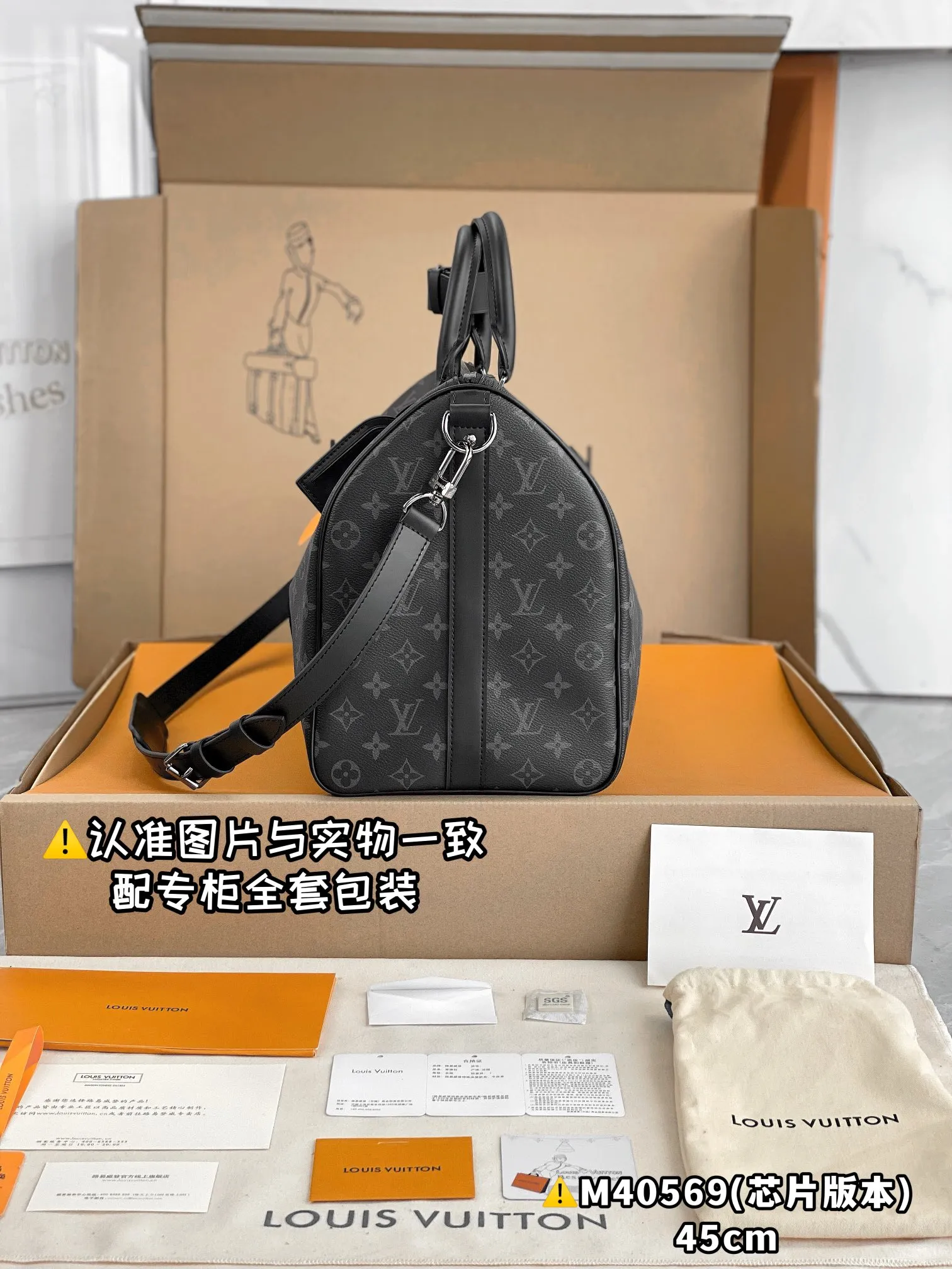 💰1960 [Authentic grade] [Special grade MB high-elastic fabric] M40569 black flower small size [Chip version: with full set of counter packaging] KEEPALL BANDOULIÈRE 45 travel bag Keepall 45 travel bag, cut from the new iconic Monogram Eclipse canvas. Since 1930, Keepall bags have accompanied generations of travelers around the world. This new version of the travel bag features multiple comfortable leather handles, a strap for casual cross-body carry and a shiny padlock, making it a perfect companion for short trips. 45 x 27 x 20 cm (length x height x width)