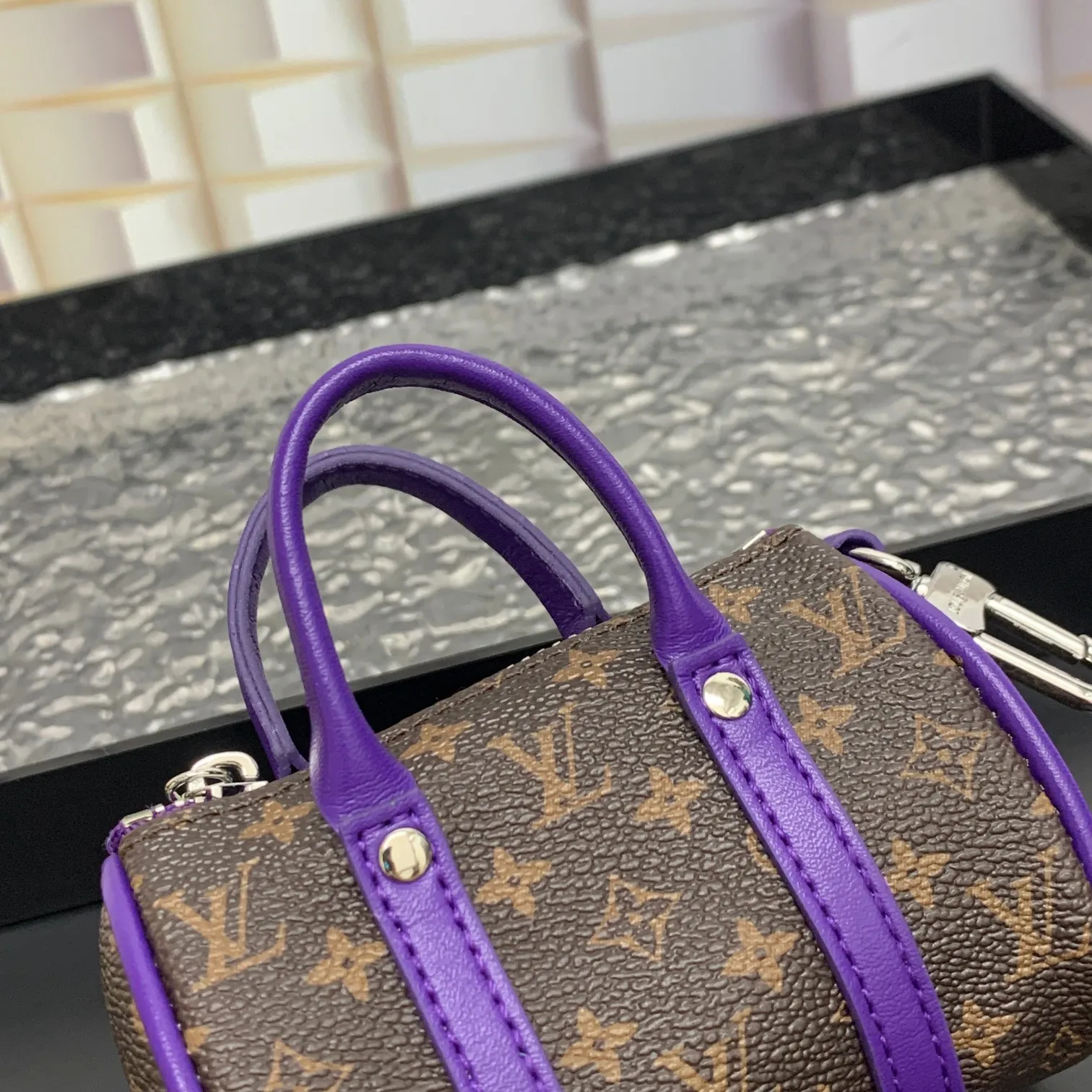 💰200 shipped😍 MINI KEEPALL bag charm and keychain ☀️Louis Vuitton Louis Vuitton lv mini pillow bag pendant ☀️This Mini Keepall bag charm and keychain condenses the classic handbag configuration, boldly showing the spirit of adventure. Monogram canvas with LV inscribed hook buckle, whether hung on a belt or handbag, its zipper closure and built-in keychain ensure secure storage