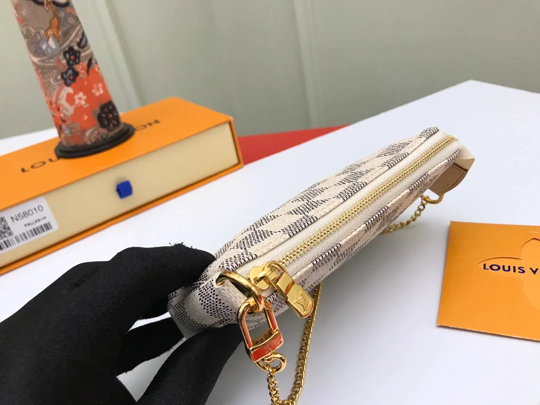 Factory Price 240 [Top Original Order] N58009 White Check N58010 White Check 👏👏 This accessory bag opens with a zipper and comes with a gold chain that can be attached to the D-ring on most Louis Vuitton handbags. Size: 15.5x10.5x4.0cm, packaging: with box