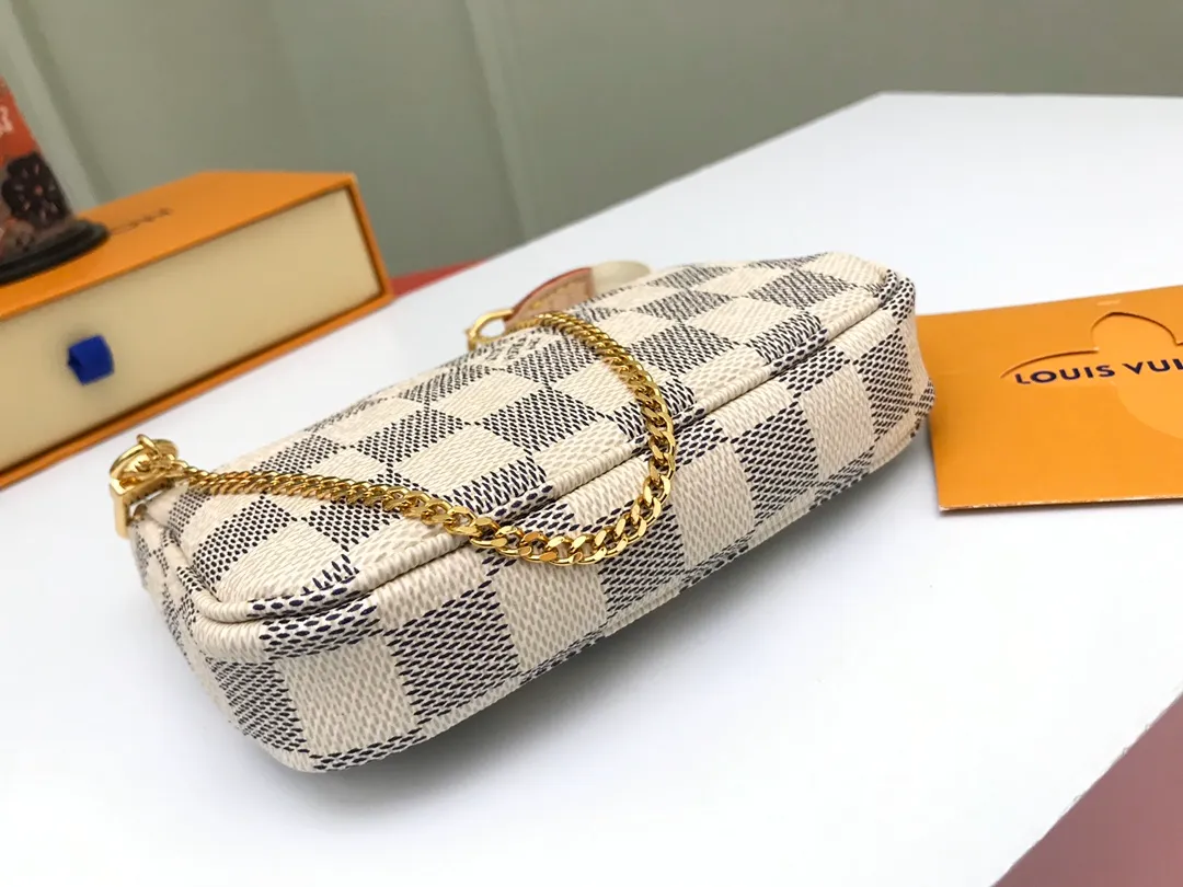 Factory Price 240 [Top Original Order] N58009 White Check N58010 White Check 👏👏 This accessory bag opens with a zipper and comes with a gold chain that can be attached to the D-ring on most Louis Vuitton handbags. Size: 15.5x10.5x4.0cm, packaging: with box