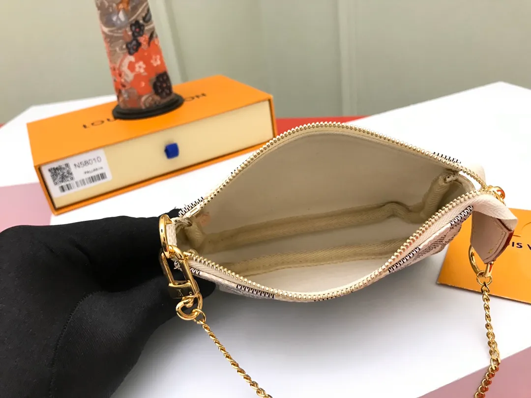 Factory Price 240 [Top Original Order] N58009 White Check N58010 White Check 👏👏 This accessory bag opens with a zipper and comes with a gold chain that can be attached to the D-ring on most Louis Vuitton handbags. Size: 15.5x10.5x4.0cm, packaging: with box