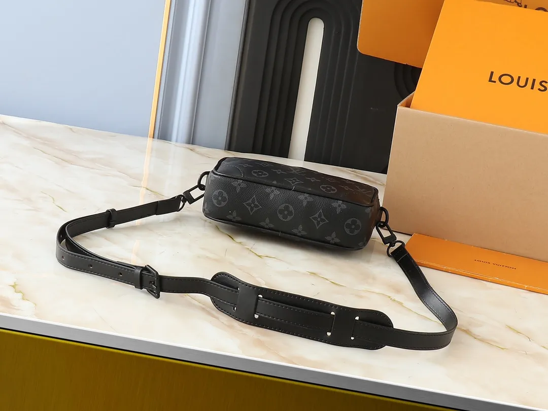 💰200💰Upgraded from the original M14016 M14014 M14013 M14058 M14253 This Trocadéro mini handbag is made of Monogram canvas, with vintage cow leather trim and reinforced front corners. It pays tribute to Louis Vuitton's legendary history and combines retro charm with refined modernity. Inspired by Louis Vuitton's cross-body bags designed in the 1980s, it features a removable and adjustable shoulder strap. 20.0 x 13.0 x 6.5 cm (length x height x width)