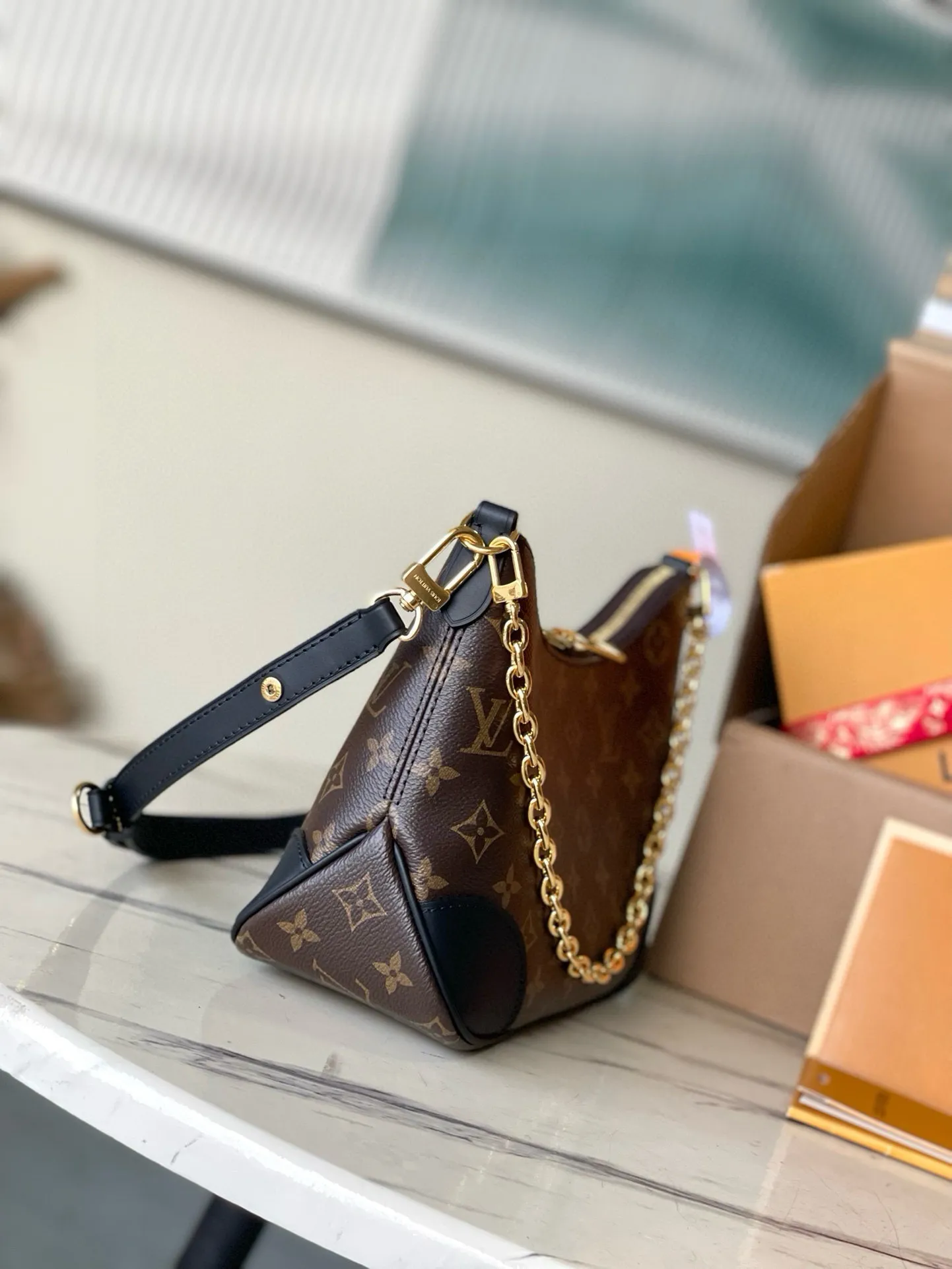 💰800 (steel chain) top original single M45831 presbyopic black BOULOGNE handbag The Boulogne handbag is made of classic Monogram canvas, equipped with double zippers and a spacious inner patch pocket that can accommodate an iPhone 12 Pro mobile phone. The adjustable shoulder strap allows it to be worn cross-body or over the shoulder, and can be removed to transform into a small chain bag or clutch. Dimensions: 29 x 16 x 9.5cm
