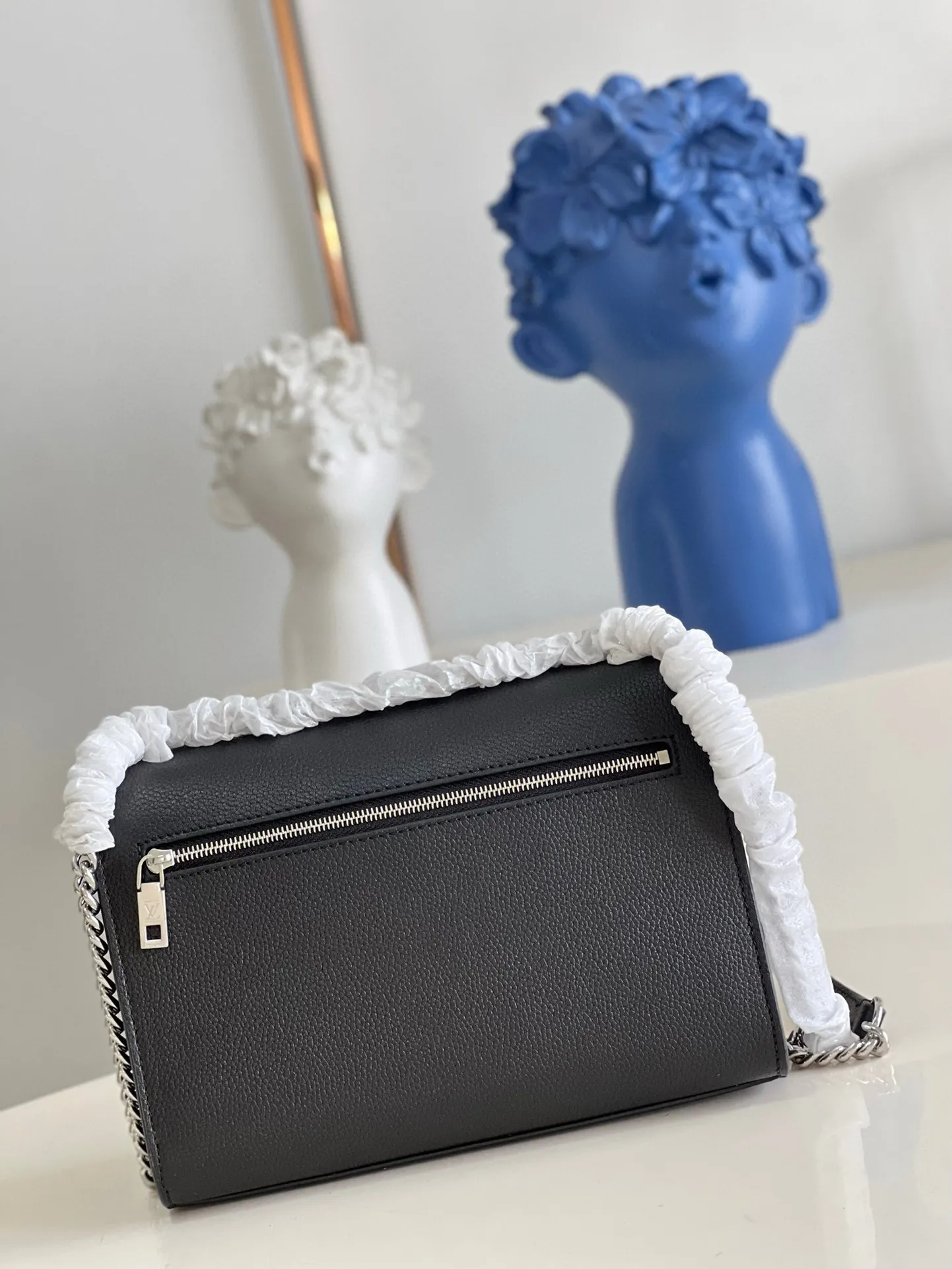💰1240 (top layer leather) top original item [Exclusive real shot M51418 black] Mylockme BB handbag is made of soft calfskin, which puts the college temperament into a pocket-sized configuration, and uses neat lines to create ample storage space. Dimensions: 22.5 x 17.0 x 5.5 cm