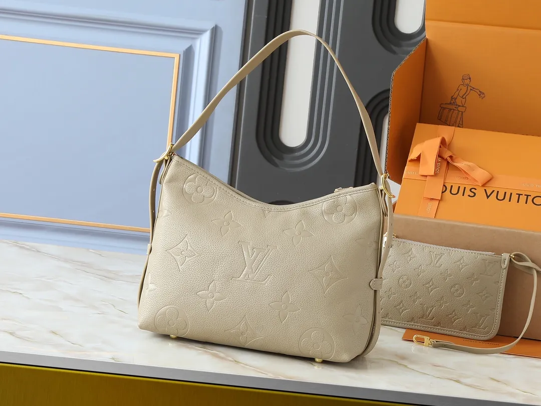 💰240💰Upgraded from the original M24141 M46288 M46293 M46277 M46298 M46203 CarryAll small handbag is made of Mono gram Empreinte embossed leather. It has a generous structure and a neat inner layer. The large inner bag adds functional elements. Comes with a Monogram embossed zipper clutch secured by a leather strap. A personal companion for urban life. Dimensions 29 x 24 x 12 cm (length x height x width)