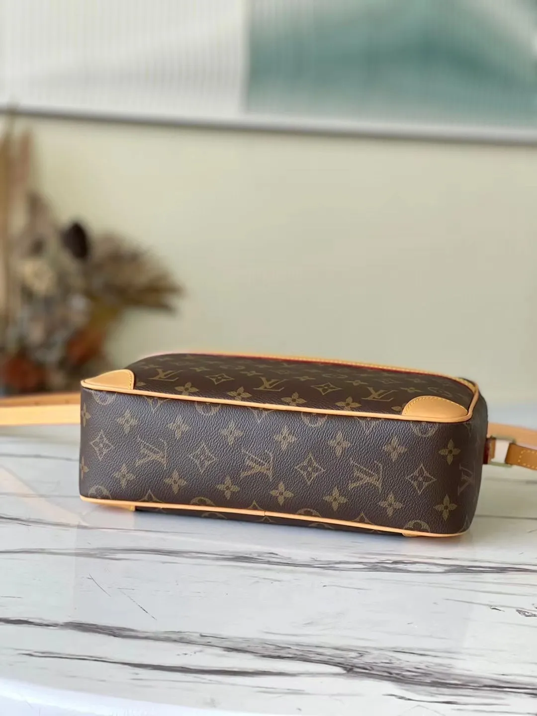 💰860 Top Original Order M51274 Medium Vintage Second-hand Camera Bag, Crossbody Bag, Unisex, Classic Monogram Canvas with Yellow Leather Trim, Calm and Stylish, One Outside Open Pocket, Inside Zippered Side Pocket, Adjustable Shoulder Strap Can Be Switched Freely at Any Time, Sufficient Capacity for Daily Use! Size 27*17*7cm.