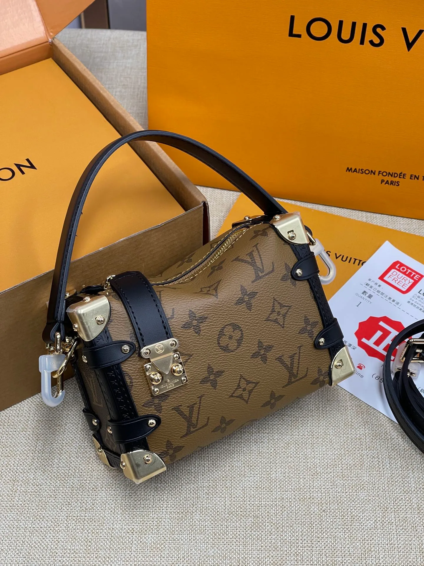 [Upgraded version] P540💰Upgraded version LV soft box🎁comes with a full set of packaging M46815 super stylish upupup The same style as Gu Ailing! Who doesn’t own a side trunk mini from L’s house? It’s a show-off trumpet, it’s really beautiful! Little guys must look up, super stylish and upupup, the same style as Gu Ailing’s! Search 🔍Lv soft box (box) size: 18*12.5