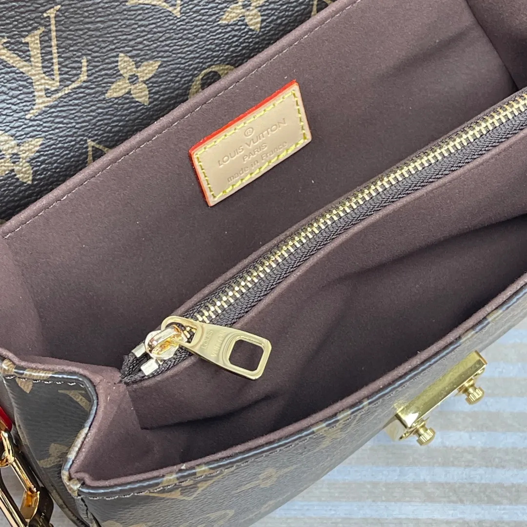 [Upgraded version] P660🐶Upgraded version. High quality. Semi-steel hardware. Comes with complete packaging ❣️M46279🐶POCHETTE MÉTIS EAST WEST handbag Pochette Métis East West handbag is made of Monogram canvas, cow leather trim and S-lock lock. While continuing the classic elements, it also has modern details such as a short chain on the shoulder. Generously constructed with compartments, zippered interior and exterior pockets to easily store your iPhone 13. Dimensions: 21.5 x 13.5 x 6 cm