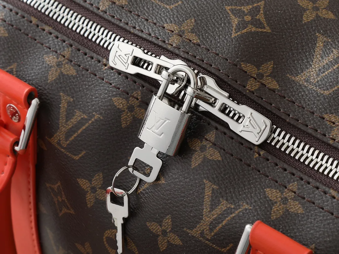 💰320💰Upgraded original M46771 yellow M46775 purple M46772 blue M46769 red M46770 orange M46774 green M46773 rose red This Keepall Bandoulière 50 travel bag is made of Monogram Macassar canvas, which simultaneously renders bright colors for the side straps, nameplate, fabric lining and top leather handle. The size of your carry-on luggage hides plenty of space. 50.0 x 29.0 x 23.0 cm (length x height x width)