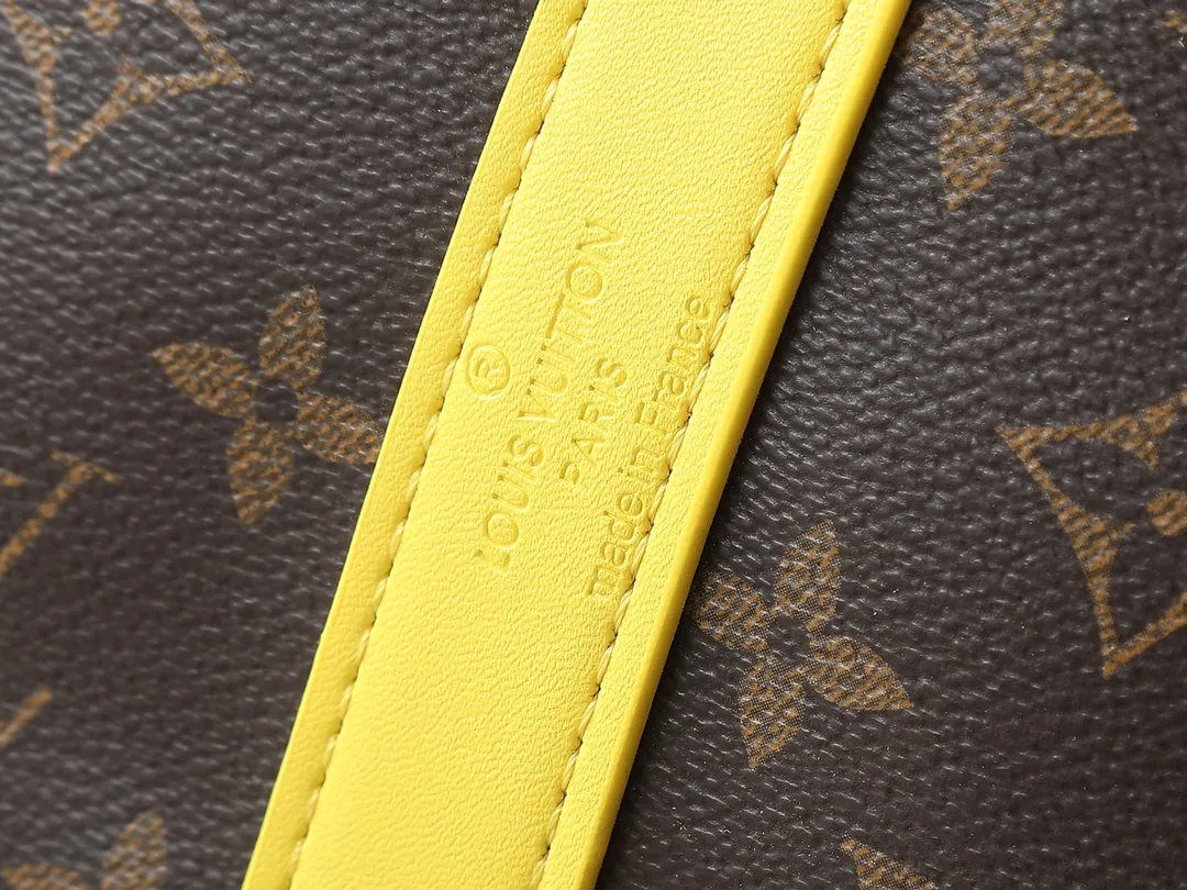 💰320💰Upgraded original M46771 yellow M46775 purple M46772 blue M46769 red M46770 orange M46774 green M46773 rose red This Keepall Bandoulière 50 travel bag is made of Monogram Macassar canvas, which simultaneously renders bright colors for the side straps, nameplate, fabric lining and top leather handle. The size of your carry-on luggage hides plenty of space. 50.0 x 29.0 x 23.0 cm (length x height x width)