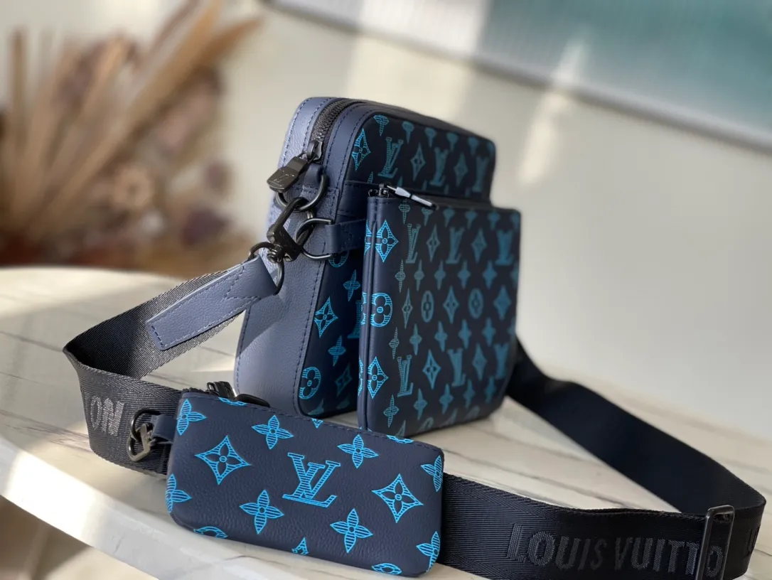 💰1060 (top-grain leather) top original M46604 blue embossed This Trio messenger bag is made of Monogram embossed cow leather. The zippered front pocket and the small coin purse on the shoulder strap are both detachable, enriching the functional design with the main compartment. The removable and adjustable jacquard fabric shoulder strap is marked with the brand's logo for comfortable shoulder and cross-body wear. Dimensions: 25 x 18.5 x 7 cm