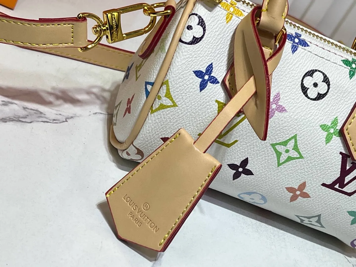 Batch 200💰Upgraded original M13391 M13406 M81085 lv Murakami Takashi co-branded NANOSPEEDY black and white handbags. This Nano Speedy handbag combines Monogram canvas and cow leather trim printing, with 33 colorful colors to interpret the white tricolor and black tricolor. The twelve pieces are popular around the world and are loved by celebrities and celebrities. Dimensions: 16x10x7.5cm