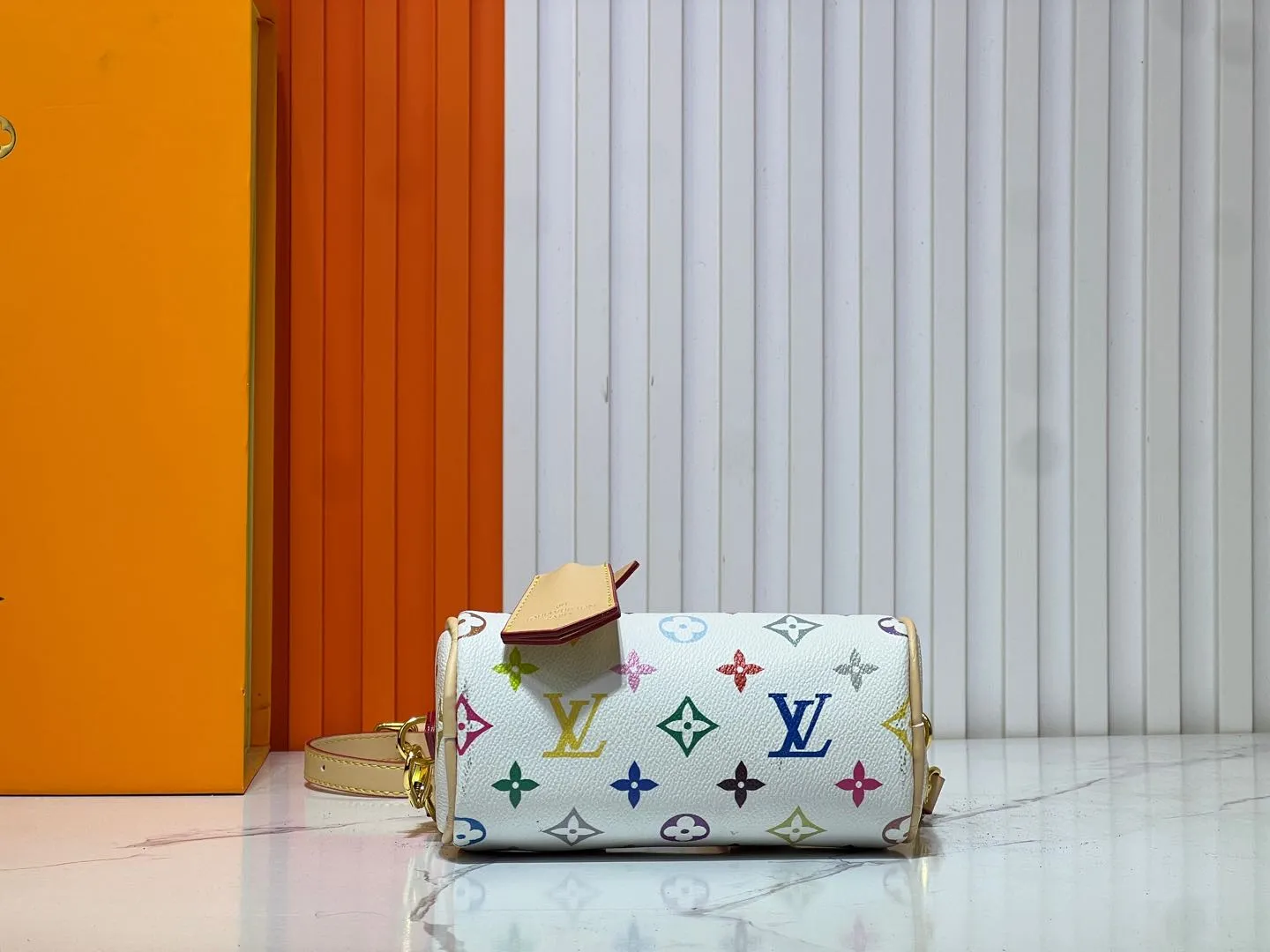 Batch 200💰Upgraded original M13391 M13406 M81085 lv Murakami Takashi co-branded NANOSPEEDY black and white handbags. This Nano Speedy handbag combines Monogram canvas and cow leather trim printing, with 33 colorful colors to interpret the white tricolor and black tricolor. The twelve pieces are popular around the world and are loved by celebrities and celebrities. Dimensions: 16x10x7.5cm