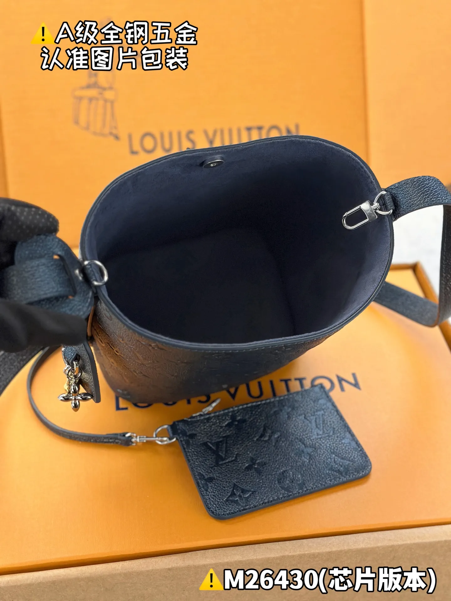 Internal price P2000 [Special grade MB original leather] ALL IN BB handbag Model: M26430 pearlescent blue Material: Grade A all-steel hardware, imported original fabric Packaging: Full set of original duty-free MB packaging Size: 18x16x12CM