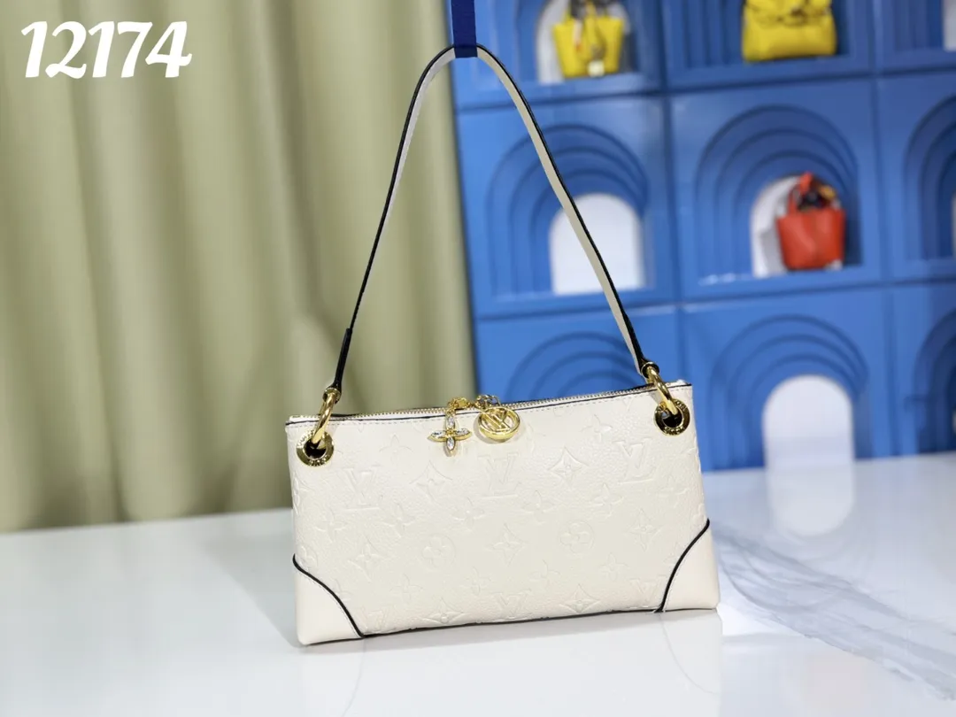 P200💰Upgraded from the original M12174, this Pochette Sèvres is part of the LV Ski Collection and is ready to shine in a “shiny” gun metal tone. It's crafted from signature Monogram Empreinte leather with pale gold hardware for an elegant contrast. The double zip closure features two pendants, one depicting an LV ring and the other displaying a crystal-embellished Monogram flower. Think of it as the perfect après-ski bag. Dimensions: 25 x 13 x 5 cm (length x height x width)