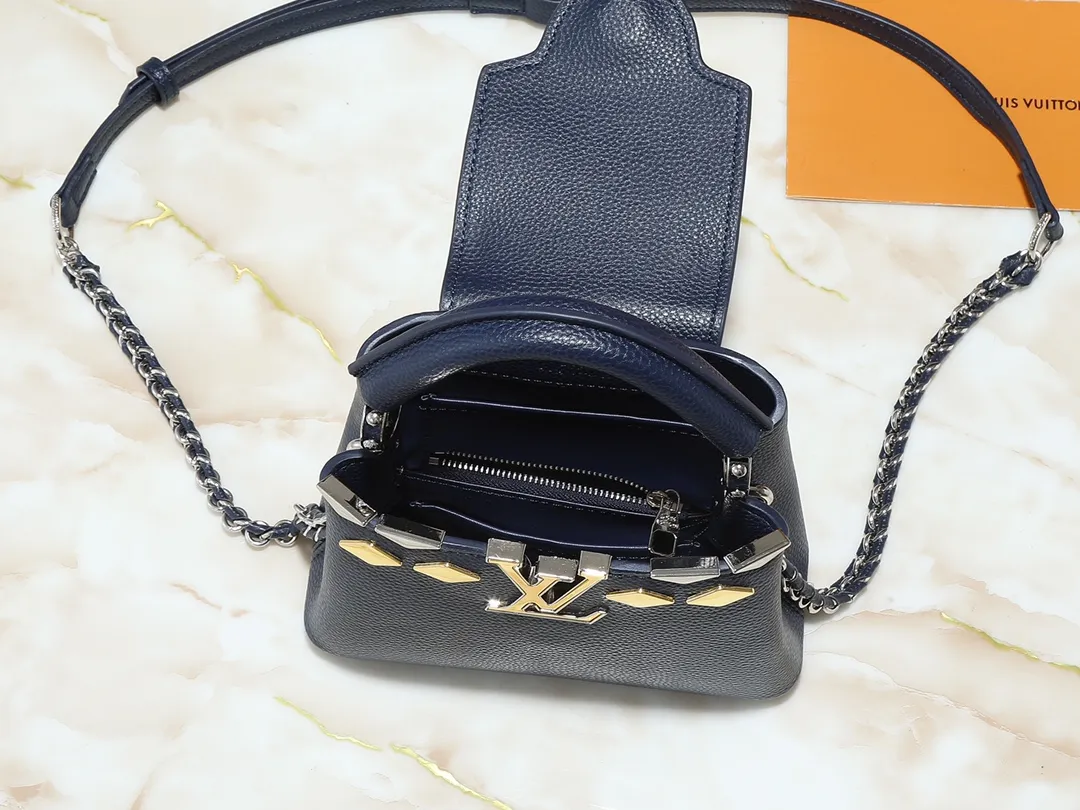 💰380💰Guangzhou goods Upgraded original M12135 M11964 M12751 This Capucines mini handbag is made of Taurillon cow leather, and the upper edge of the Malletage is shaped with shiny diamond-shaped metal elements, highlighting the new design of the season. The flip cover provides two styles: external or internal storage, and the ample compartments inside can accommodate all your travel needs. Dimensions: 21.0 x 13.6 x 8.0 cm (length x height x width)