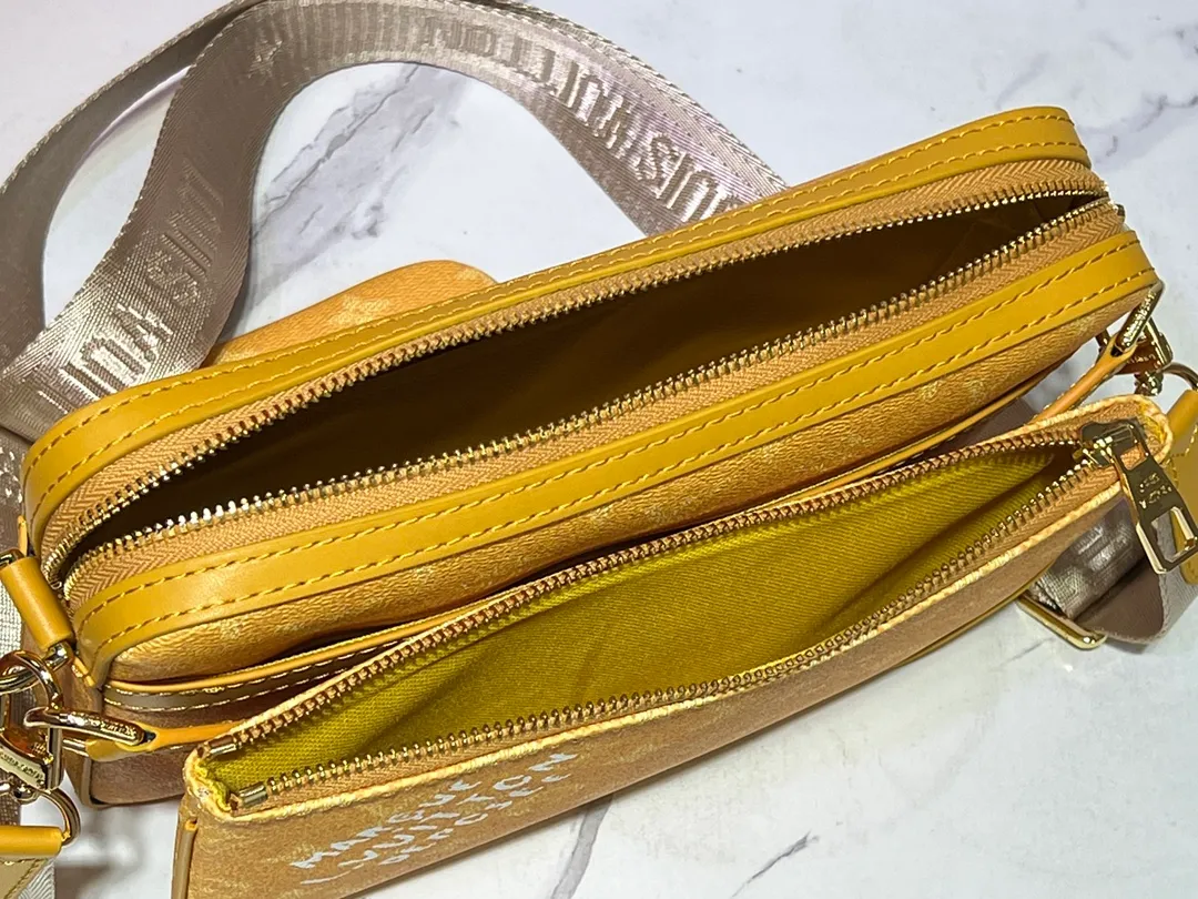 Batch 300💰Official website latest model M12868 M69443 M45320 M12766 New men's bag three-piece messenger bag series This Trio messenger bag uses Monogram Eclipse Reverse canvas and eye-catching details to create a three-in-one design. The zippered front pocket and coin purse on the shoulder strap are both detachable, enriching the functional design with the main pocket. The adjustable and removable fabric shoulder strap is embellished with the Louis Vuitton logo and provides a comfortable shoulder-carrying experience. Dimensions: 25.0×18.5×7.0