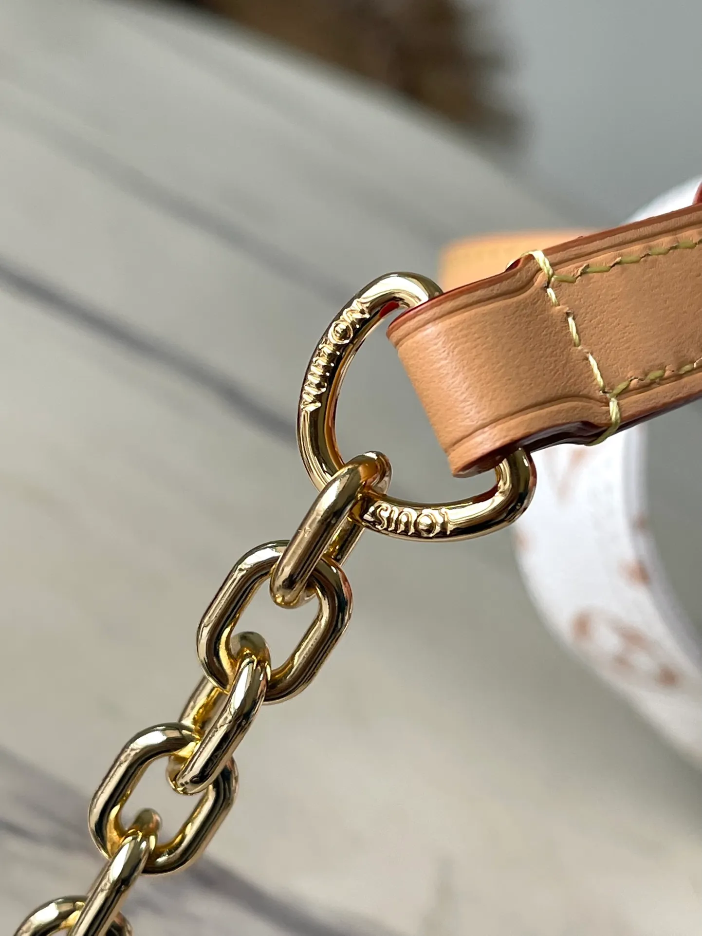 💰920 (steel chain) top original order M24408 Lvjia China limited ATLANTIS vegetable basket cross-body armpit 2023 catwalk version of the new limited edition vegetable basket, with a strong image of soft shape, sharp edges and strong sense combined with the shape of the basket, the monogram presbyopia interpretation is particularly distinctive in the complicated bag world. The concave shape is beautiful! Dimensions: 17x17x17 cm