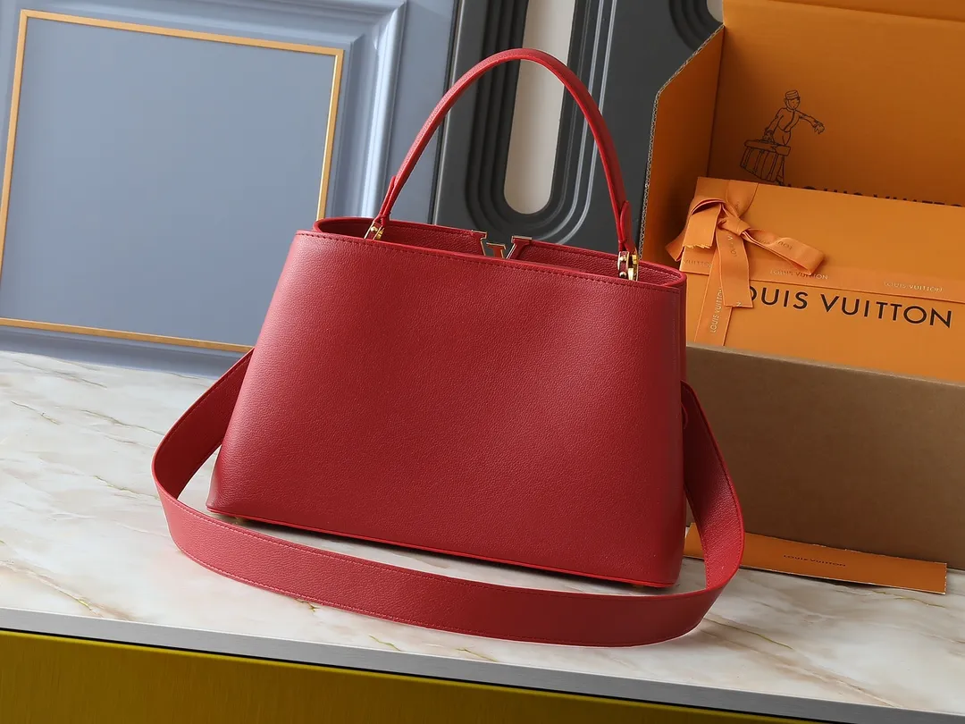 💰400💰Guangzhou goods Upgraded original M13027 M24879 M24620 M24607 This large Capucines Souple handbag relies on tanning technology to give the glossy grained cow leather a soft texture, interpreting an enlarged version of the brand's classic configuration. Plenty of space for daily commuting and weekend travel. Dimensions: 38.0 x 23.0 x 16.0 cm (length x height x width)