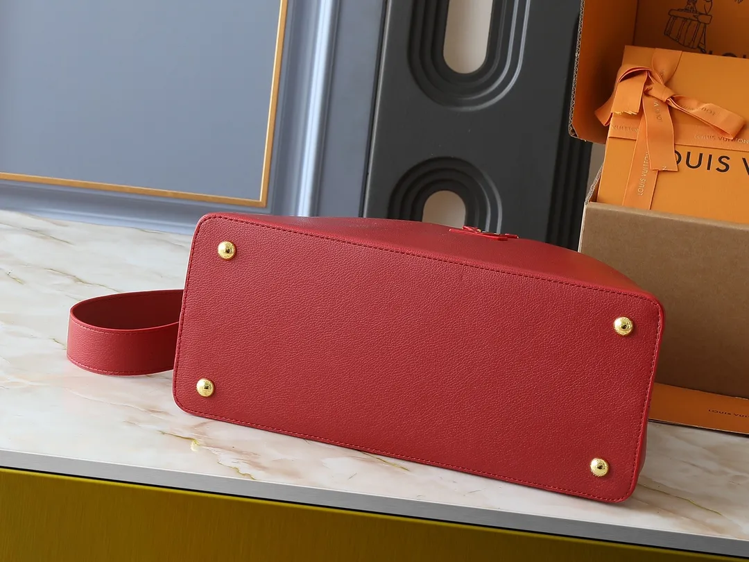 💰400💰Guangzhou goods Upgraded original M13027 M24879 M24620 M24607 This large Capucines Souple handbag relies on tanning technology to give the glossy grained cow leather a soft texture, interpreting an enlarged version of the brand's classic configuration. Plenty of space for daily commuting and weekend travel. Dimensions: 38.0 x 23.0 x 16.0 cm (length x height x width)