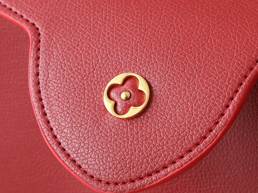 💰400💰Guangzhou goods Upgraded original M13027 M24879 M24620 M24607 This large Capucines Souple handbag relies on tanning technology to give the glossy grained cow leather a soft texture, interpreting an enlarged version of the brand's classic configuration. Plenty of space for daily commuting and weekend travel. Dimensions: 38.0 x 23.0 x 16.0 cm (length x height x width)