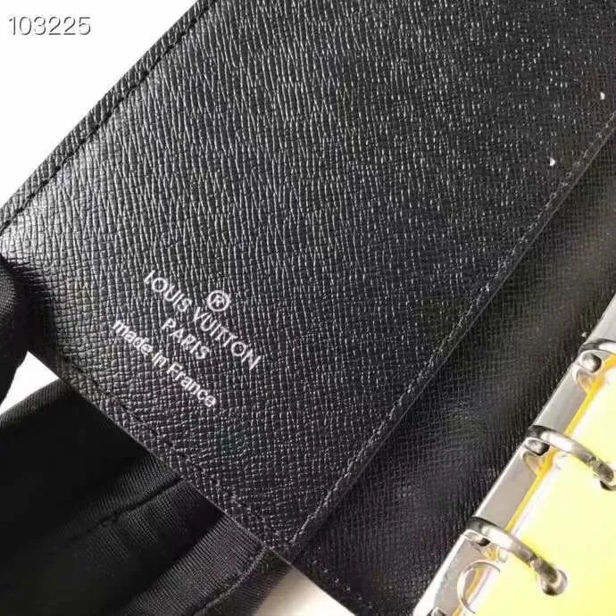 P140 Hot item shipped, model number M20005. This small notepad cover is made of Monogram canvas. It can hold three credit cards and can also be used as an address book, notebook or calendar. 10/12 cm (Length x Height) - Epi leather embossed with delicate LV initials and lined with interwoven textured leather - Button closure - Six-ring binder with three rings in sets, six credit card slots and two internal compartments - Notepad insert available separately
