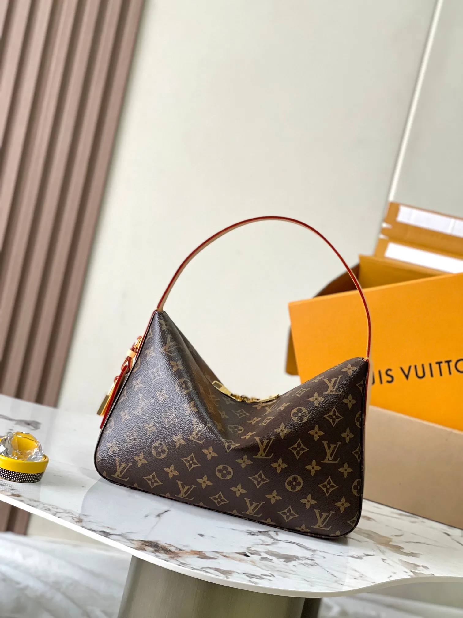 p2080 [Special grade MB chip version original leather] This second-hand Retiro small handbag Model: M11952 presbyopia dynamic chip version Material: A-grade all-steel hardware, imported original fabric Packaging: full set of original duty-free MB packaging Size: 22*9*33