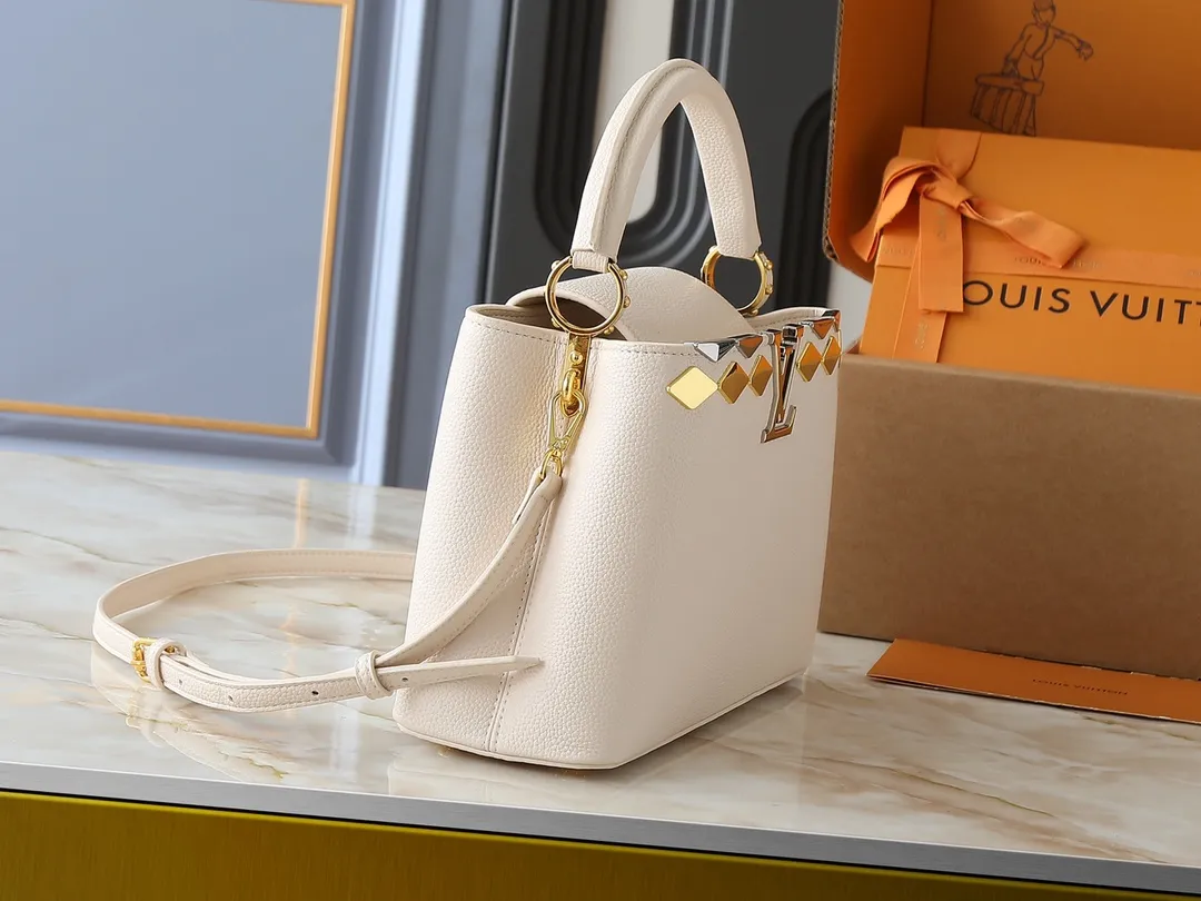 💰420💰Guangzhou goods Upgraded original M12135 M11964 M12751 This Capucines medium handbag draws inspiration from the brand’s classic hard suitcase, transforming the iconic Malletage element into a diamond-shaped metal decoration, which complements the Taurillon cow leather bag body. The pocket design makes it easy to store what you need on the go, and the detachable shoulder strap allows for a variety of carrying methods. Dimensions: 31.05 x 20.0 x 11.0 cm (length x height x width)