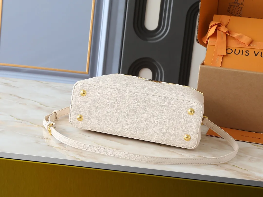 💰420💰Guangzhou goods Upgraded original M12135 M11964 M12751 This Capucines medium handbag draws inspiration from the brand’s classic hard suitcase, transforming the iconic Malletage element into a diamond-shaped metal decoration, which complements the Taurillon cow leather bag body. The pocket design makes it easy to store what you need on the go, and the detachable shoulder strap allows for a variety of carrying methods. Dimensions: 31.05 x 20.0 x 11.0 cm (length x height x width)