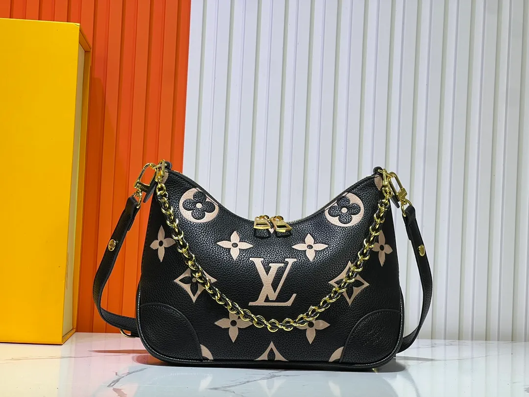 Batch 260💰Upgraded original M13224 M12930 M45832 M45831 Chain bag croissant series KOREA PRE-LAUNCH handbag This season's Boulogne bag uses Monogram Amprent leather material to reinterpret a symbolic design that can be used in multiple ways. Like existing designs made of canvas, various styles of items can be produced. Internal flat pocket that can store large-sized smartphones. A new version with a braided chain woven with gold hardware that creates a high-class and strong atmosphere. 16 x 9.5 x 29 cm.